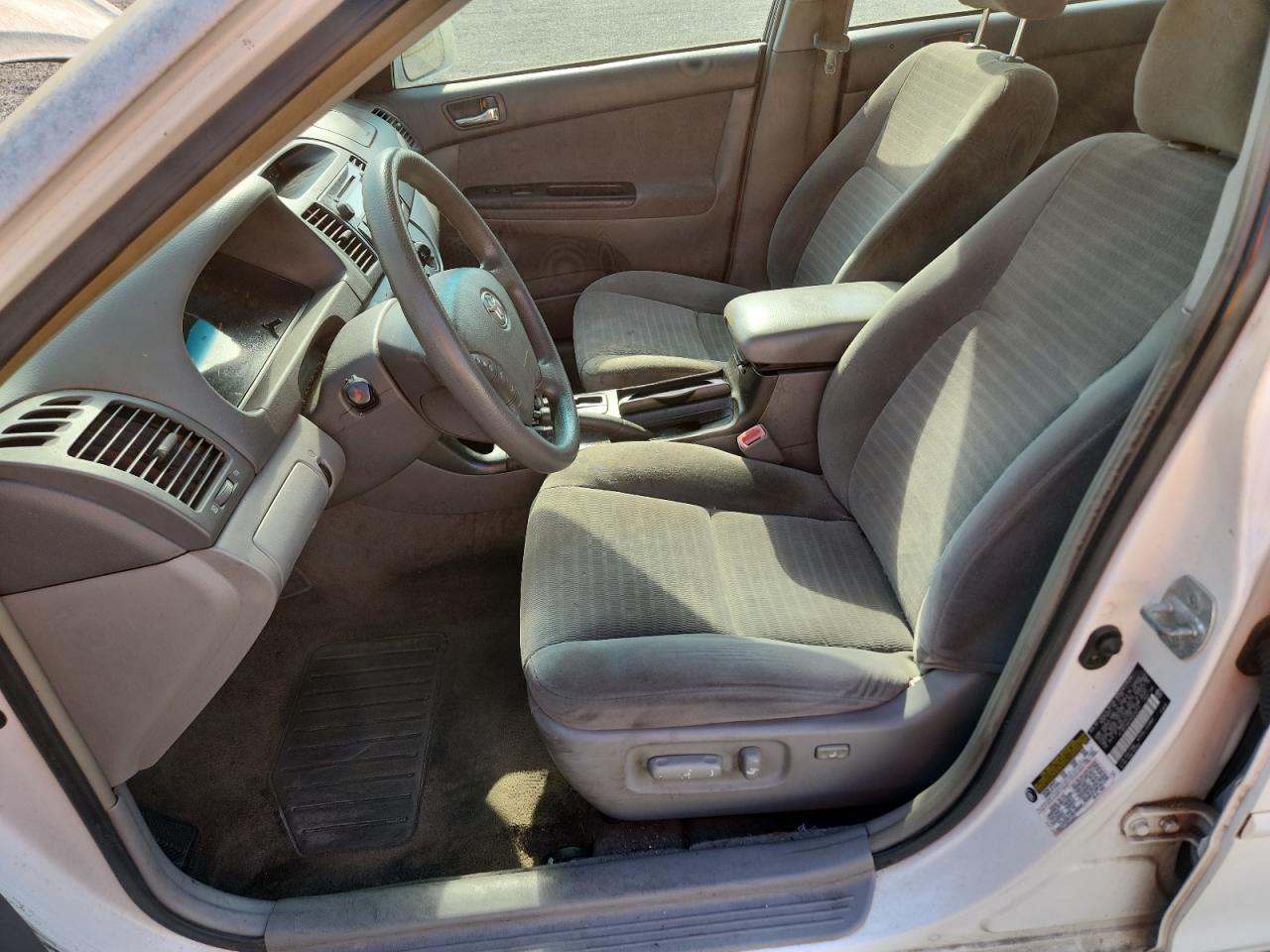 2005 Toyota Camry Le White vin: 4T1BE32K35U556373