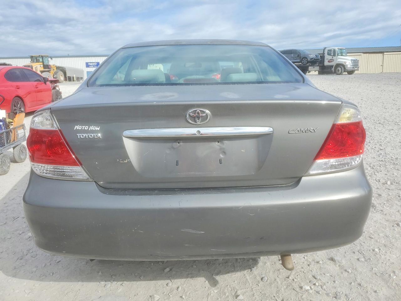 2005 Toyota Camry Standard Gray vin: 4T1BE32K35U558558