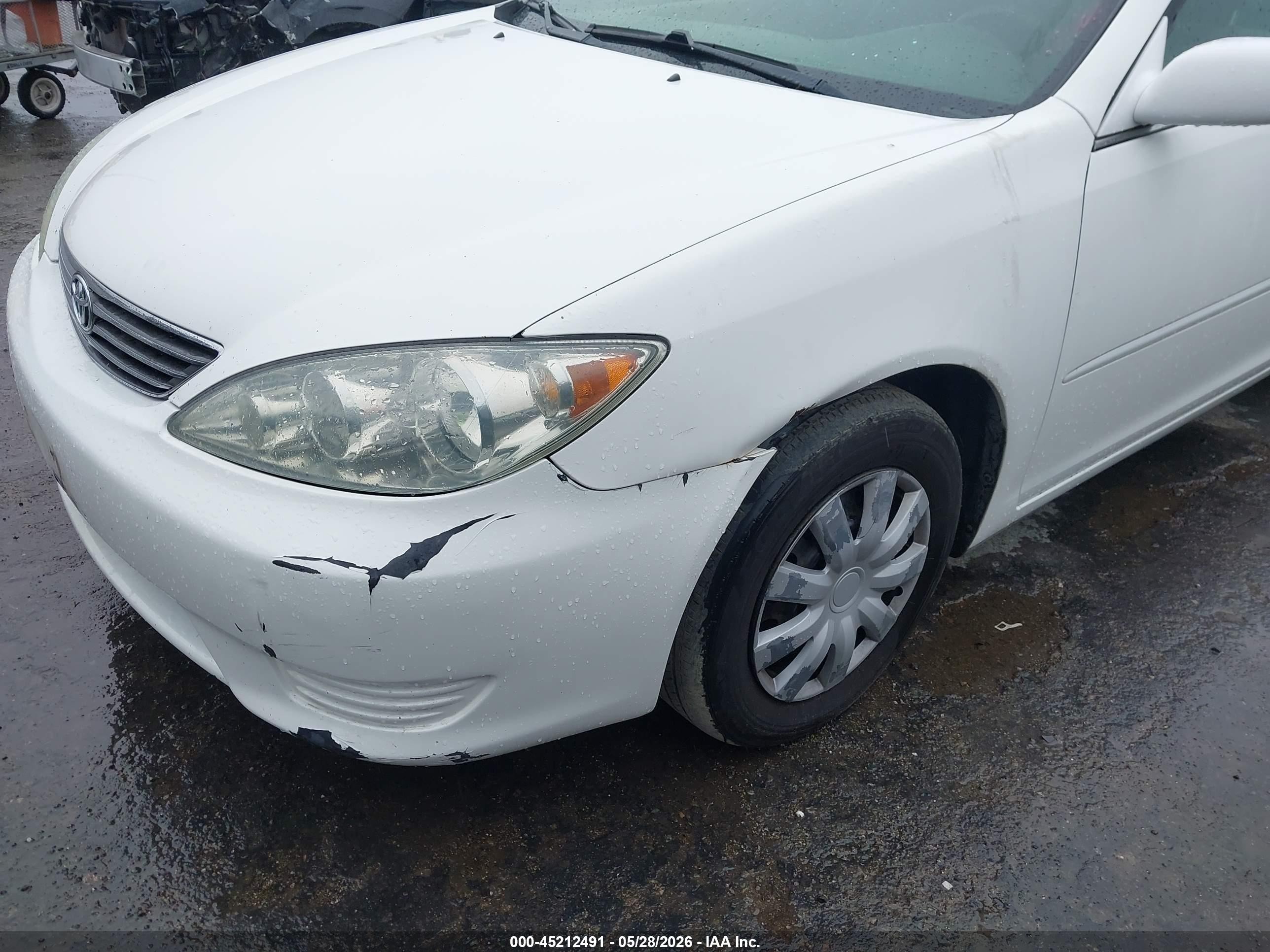 2005 Toyota Camry Le White vin: 4T1BE32K35U569382