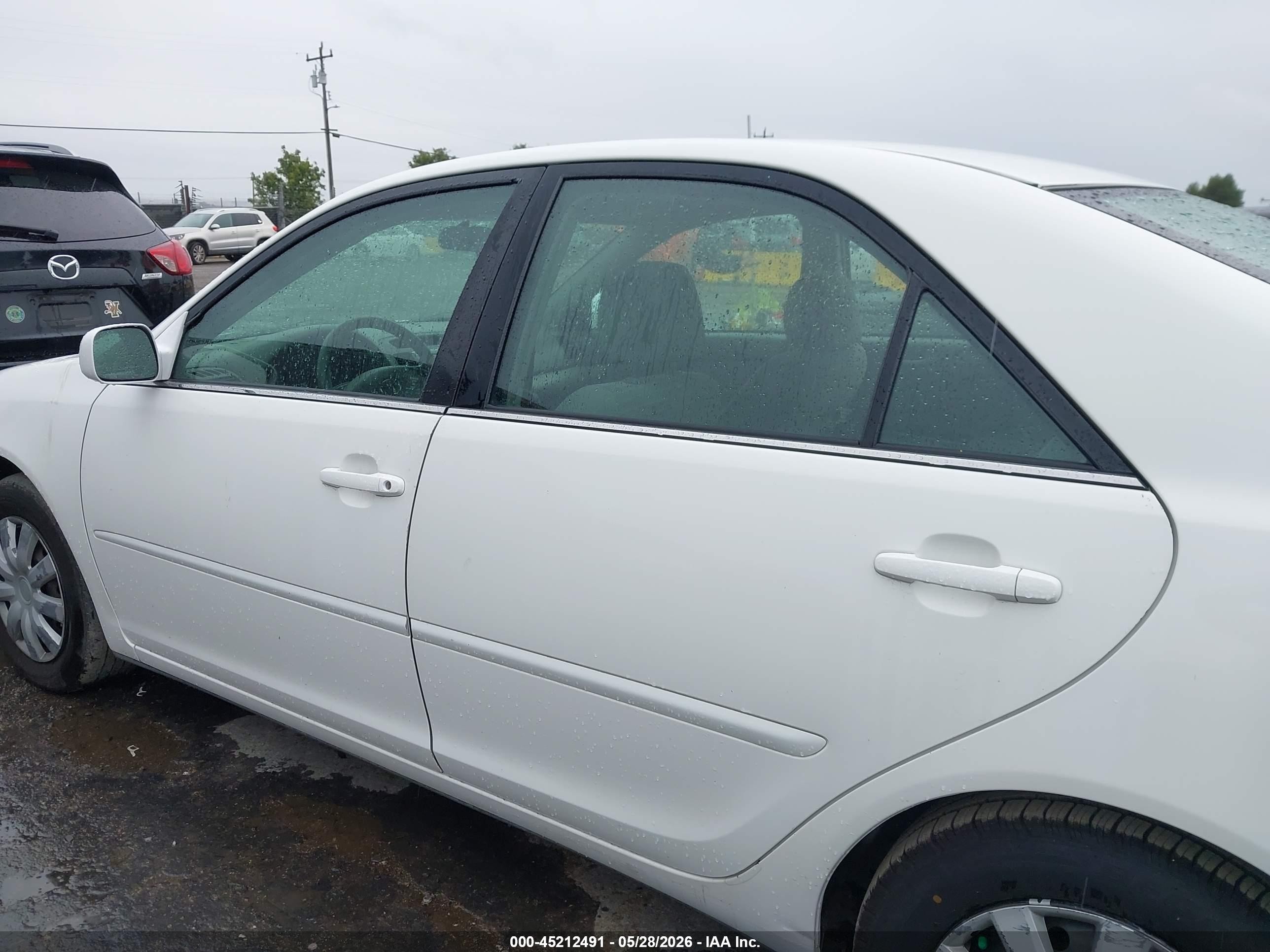 2005 Toyota Camry Le White vin: 4T1BE32K35U569382