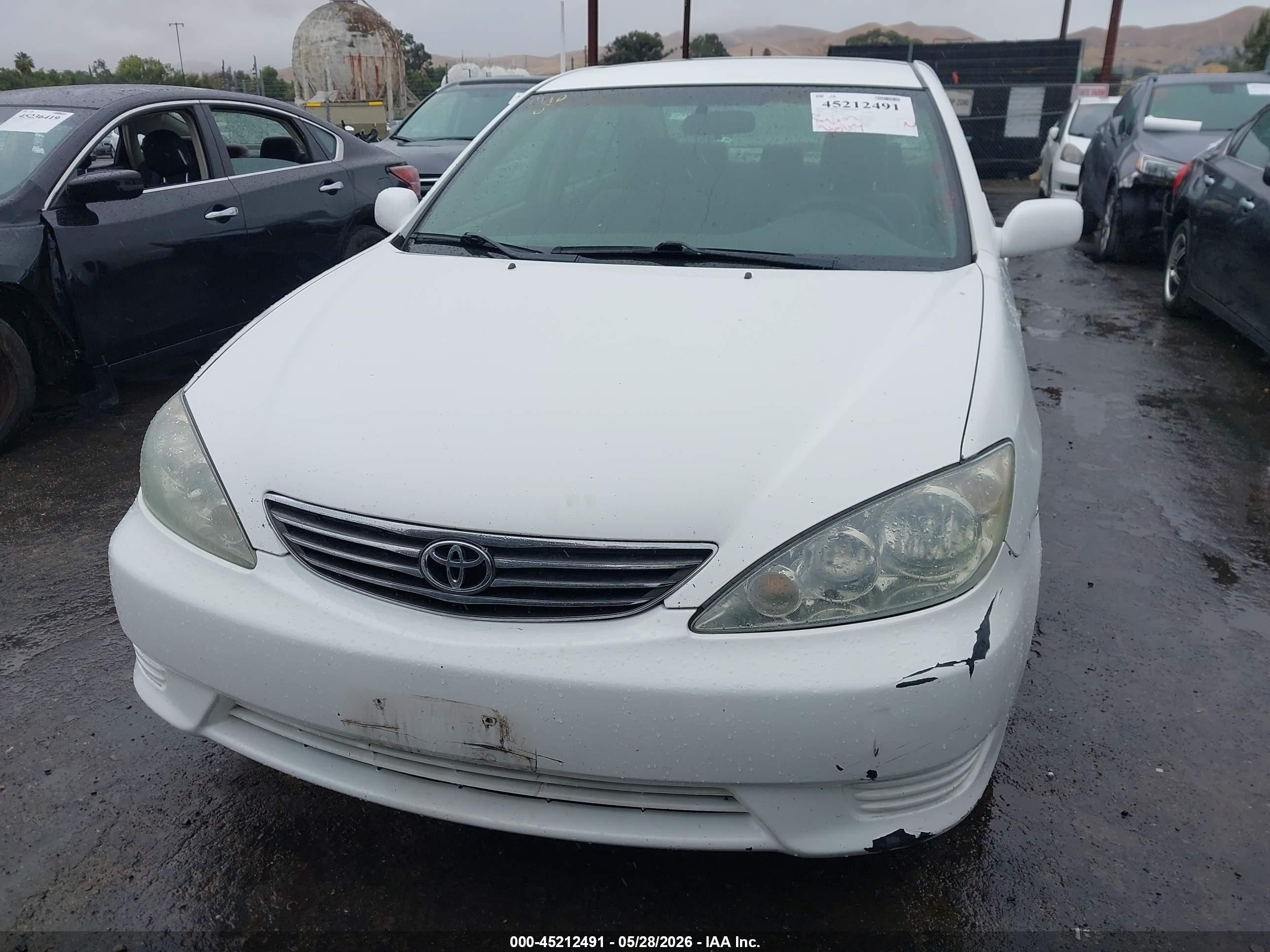 2005 Toyota Camry Le White vin: 4T1BE32K35U569382