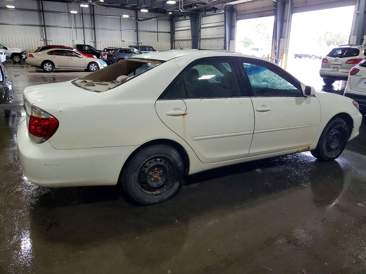 2005 Toyota Camry Le White vin: 4T1BE32K35U574663