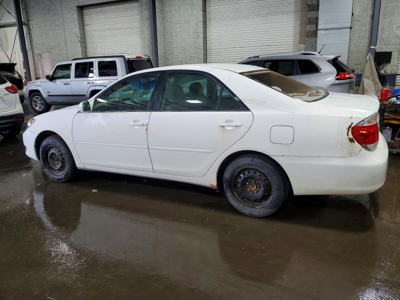 2005 Toyota Camry Le White vin: 4T1BE32K35U574663