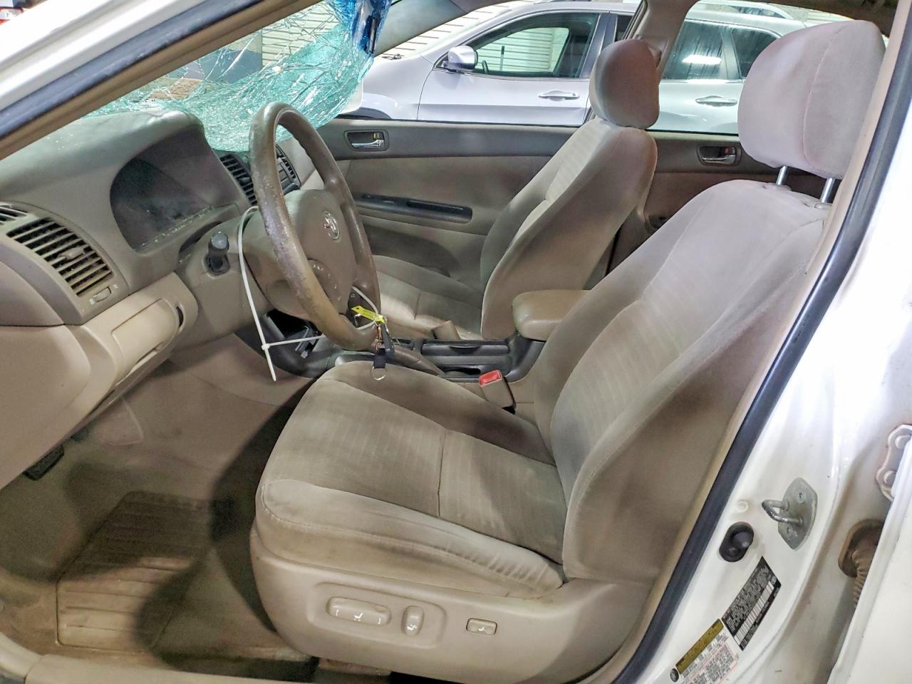 2005 Toyota Camry Le White vin: 4T1BE32K35U574663