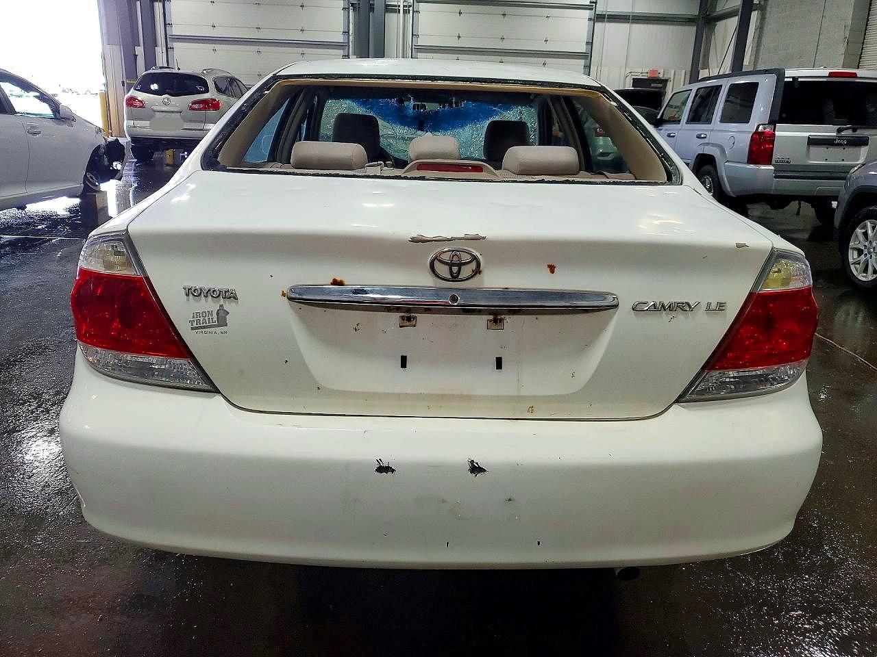 2005 Toyota Camry Le White vin: 4T1BE32K35U574663