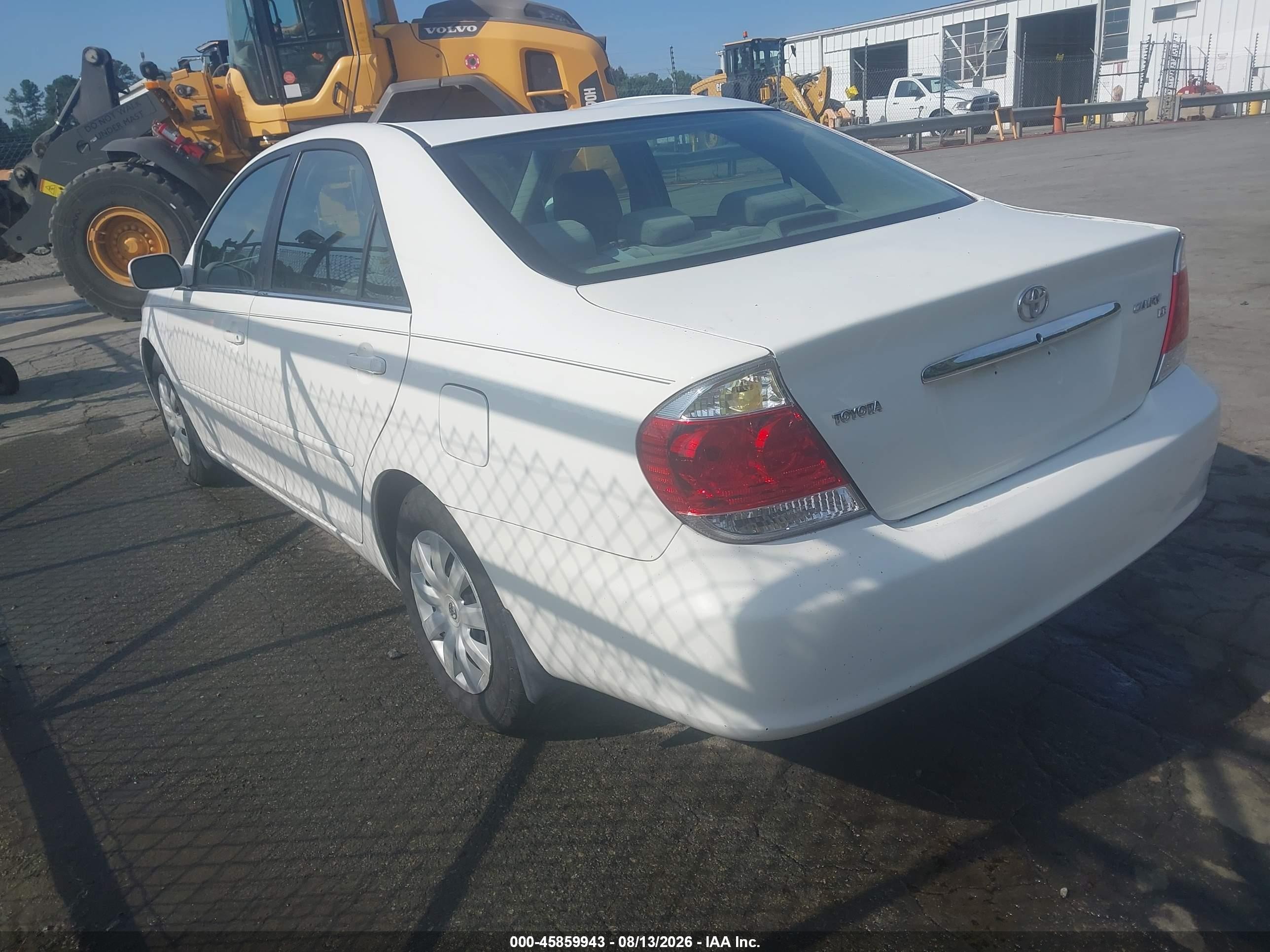 2005 Toyota Camry Le White vin: 4T1BE32K35U607208