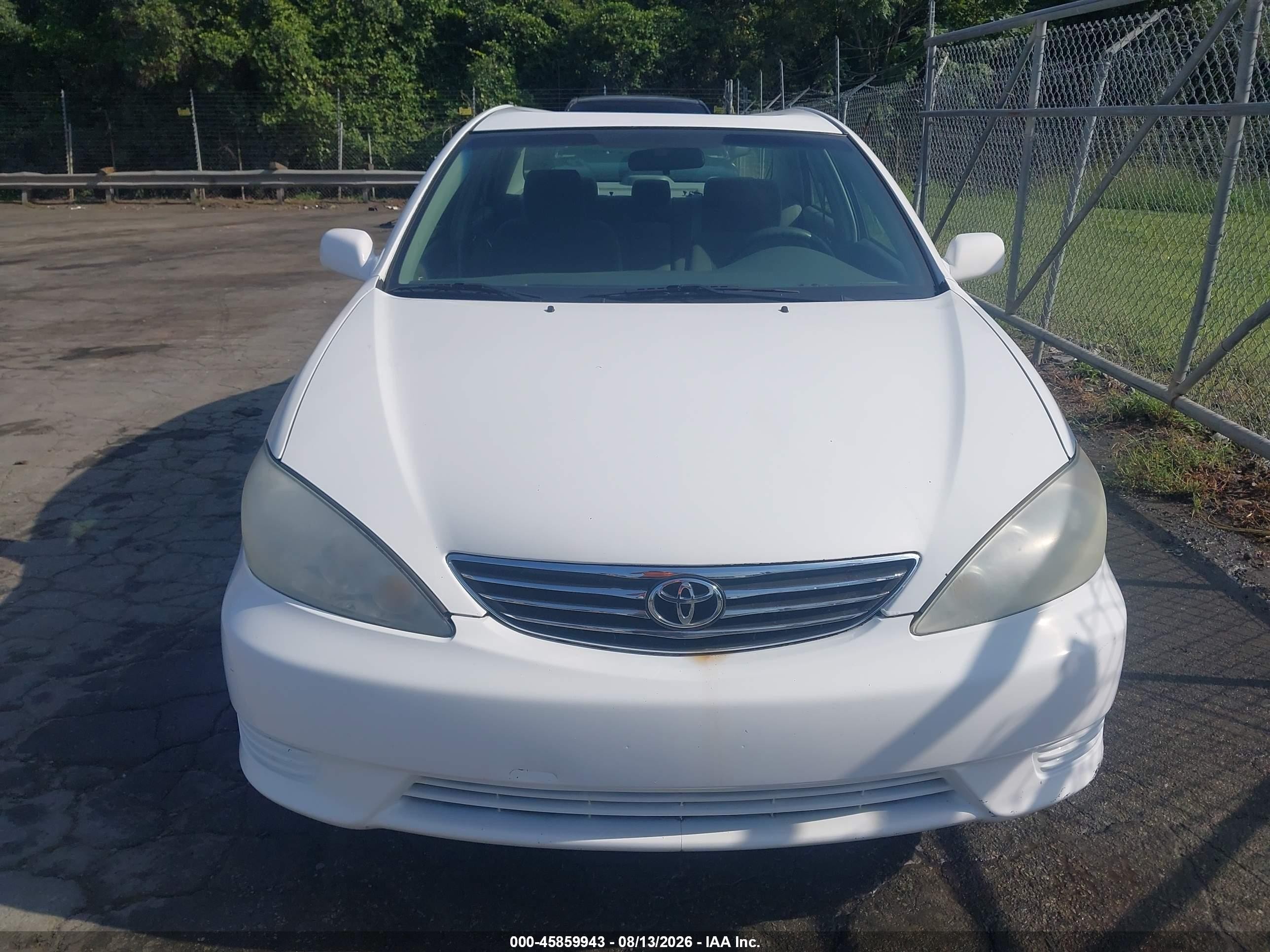 2005 Toyota Camry Le White vin: 4T1BE32K35U607208