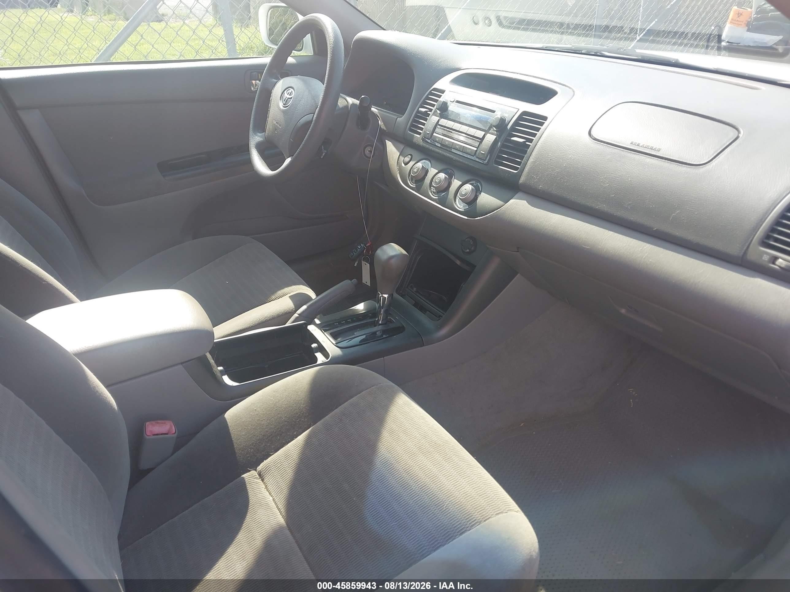 2005 Toyota Camry Le White vin: 4T1BE32K35U607208