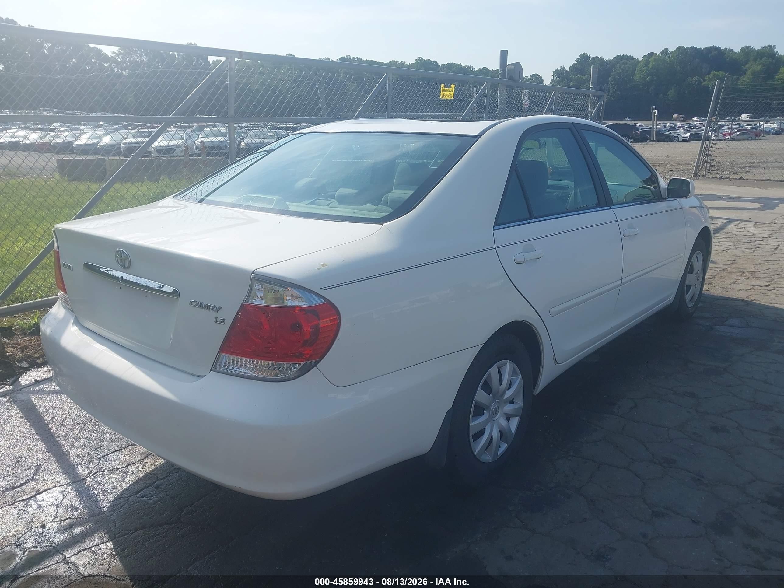 2005 Toyota Camry Le White vin: 4T1BE32K35U607208