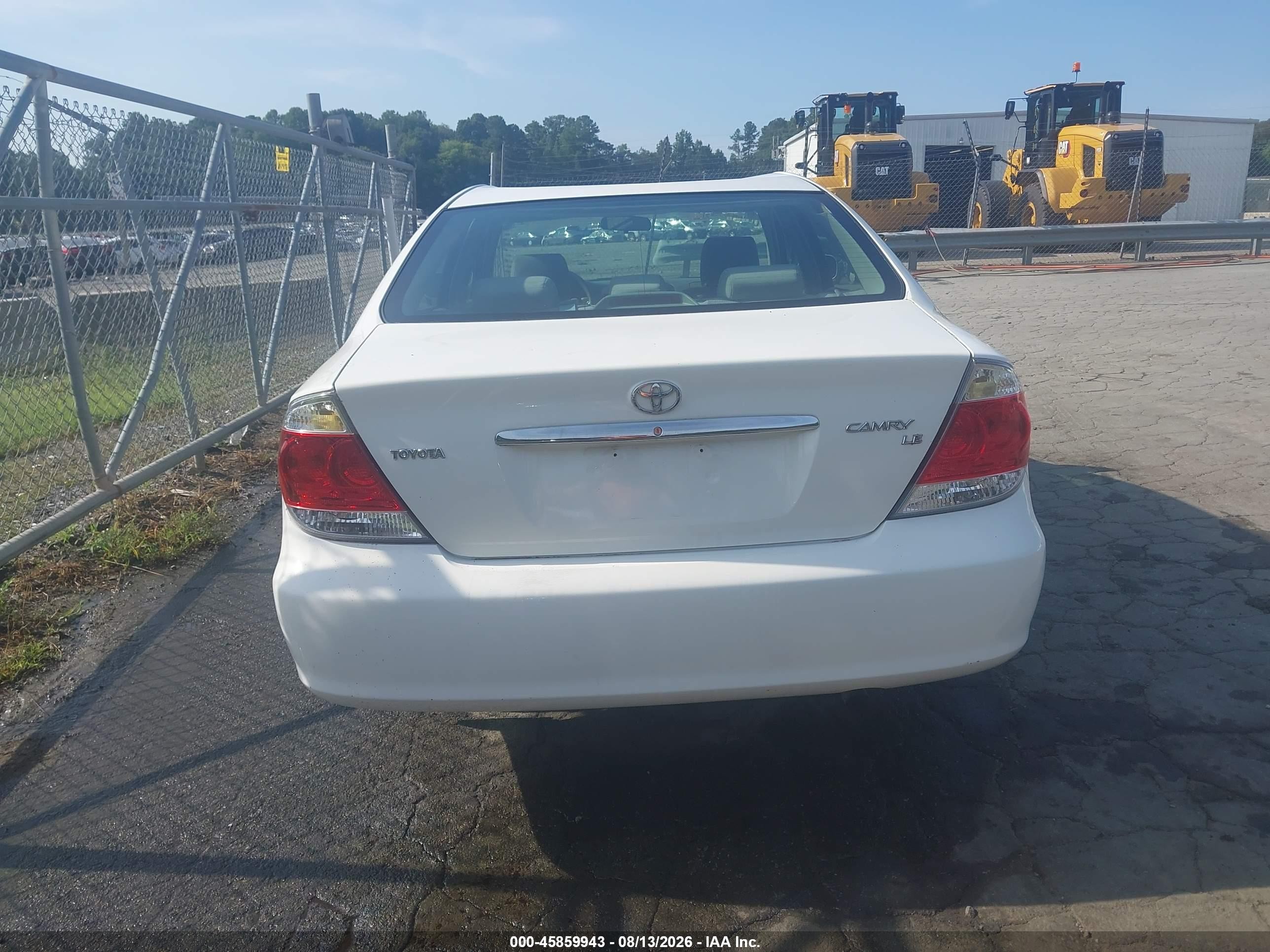 2005 Toyota Camry Le White vin: 4T1BE32K35U607208