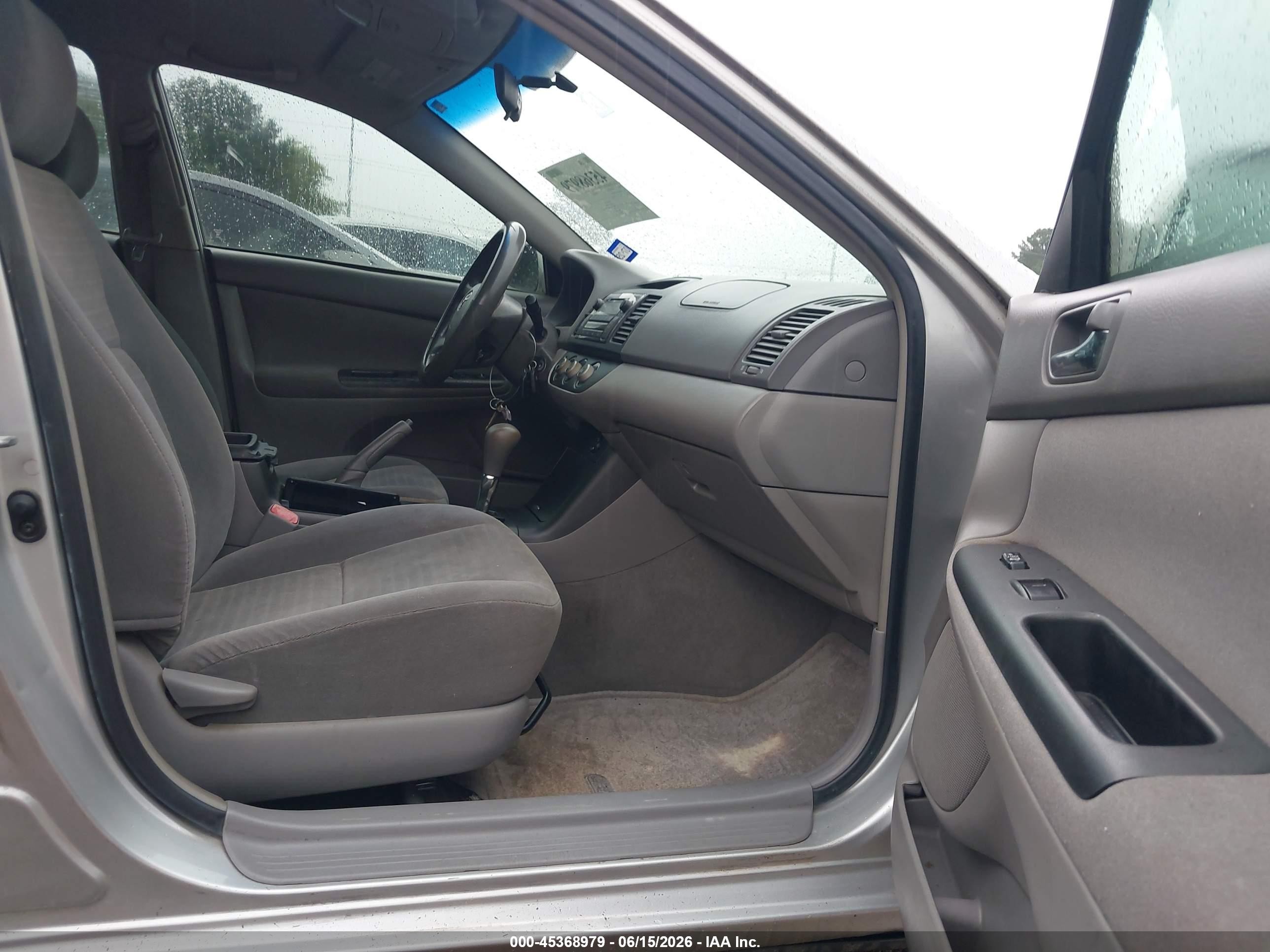 2005 Toyota Camry Le Silver vin: 4T1BE32K35U626809