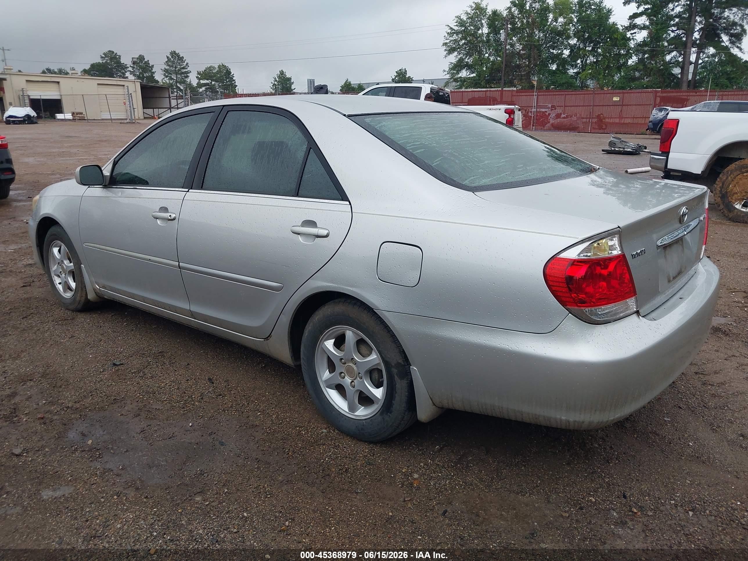 2005 Toyota Camry Le Silver vin: 4T1BE32K35U626809
