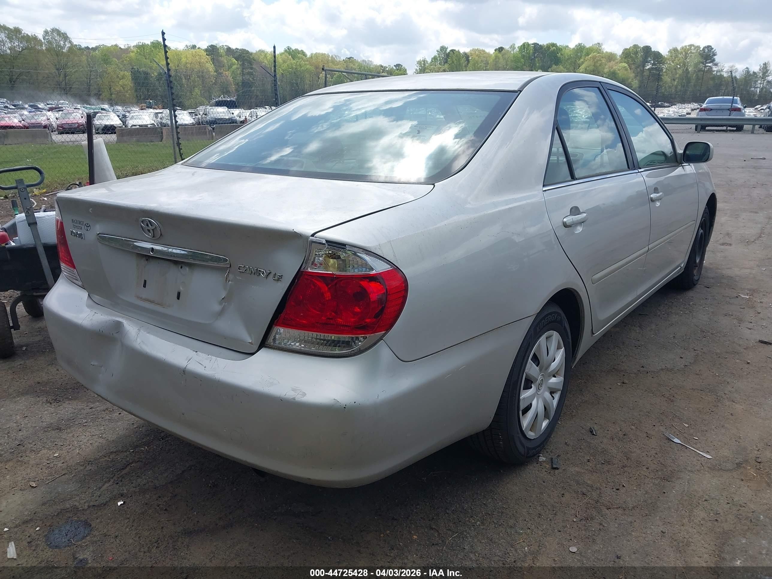 2005 Toyota Camry Le Silver vin: 4T1BE32K35U629550