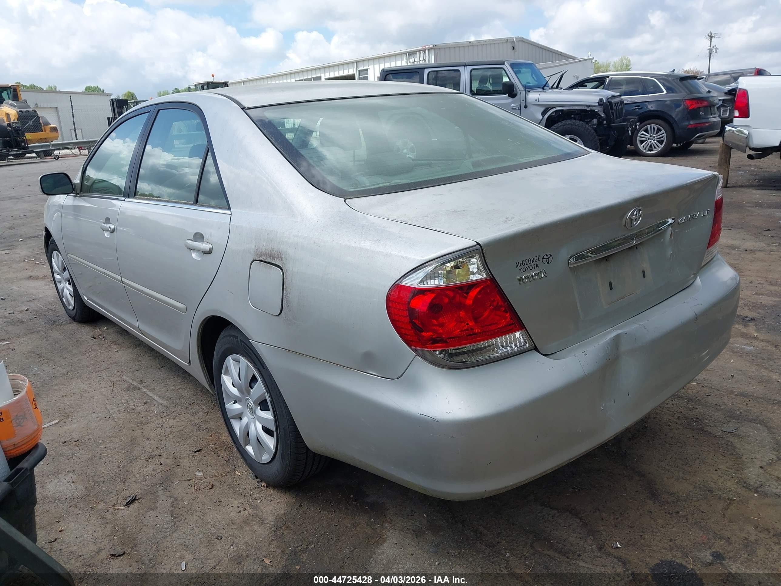 2005 Toyota Camry Le Silver vin: 4T1BE32K35U629550