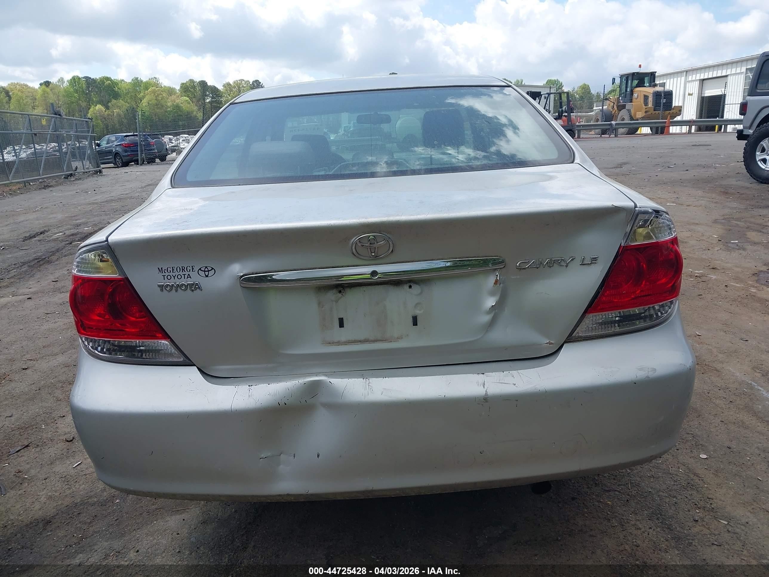 2005 Toyota Camry Le Silver vin: 4T1BE32K35U629550