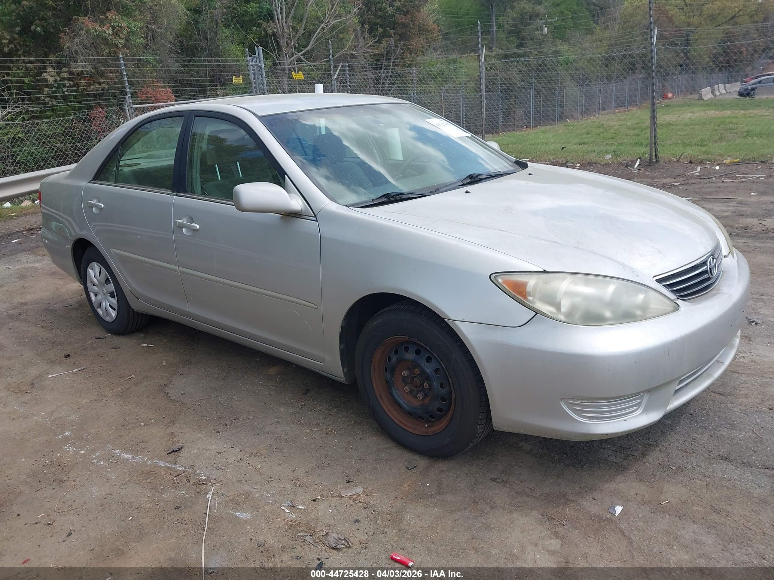 2005 Toyota Camry Le Silver vin: 4T1BE32K35U629550