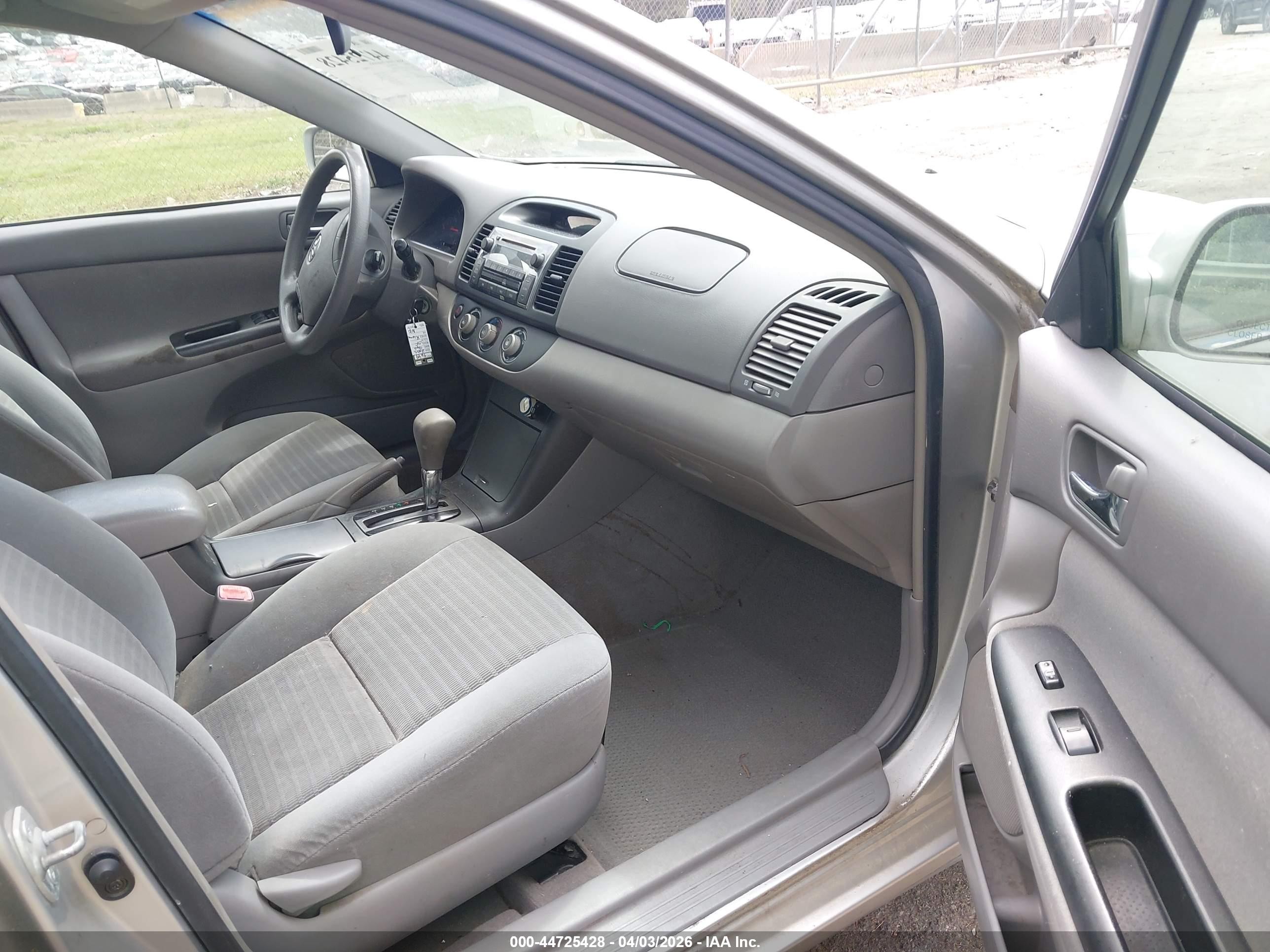 2005 Toyota Camry Le Silver vin: 4T1BE32K35U629550