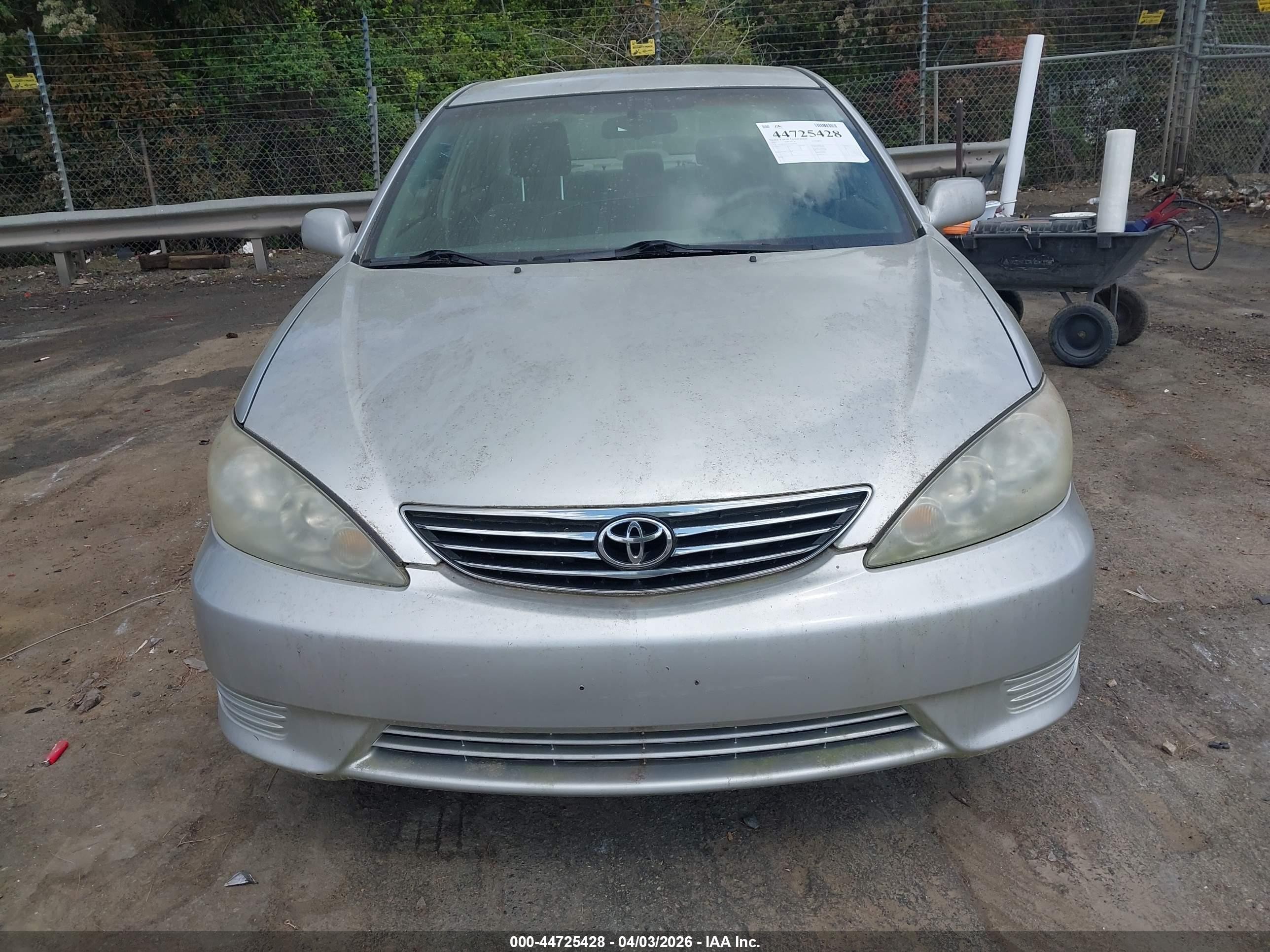 2005 Toyota Camry Le Silver vin: 4T1BE32K35U629550