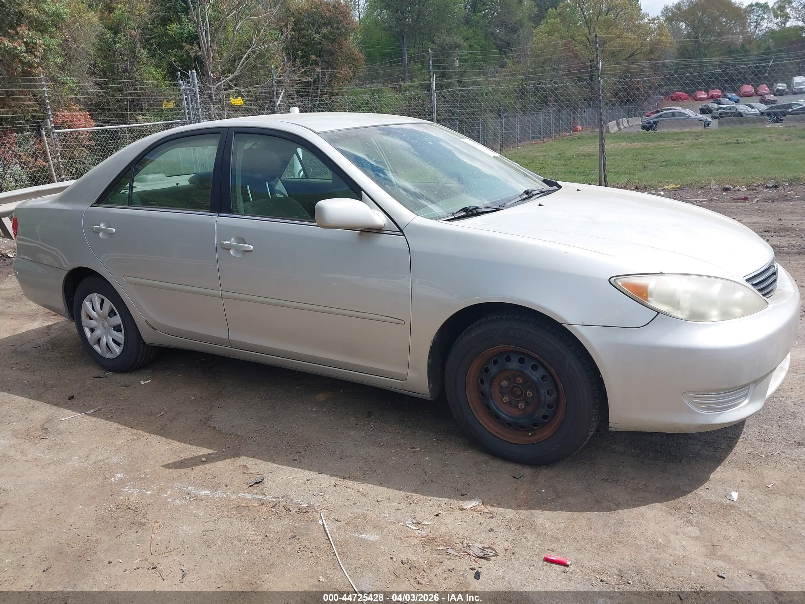 2005 Toyota Camry Le Silver vin: 4T1BE32K35U629550