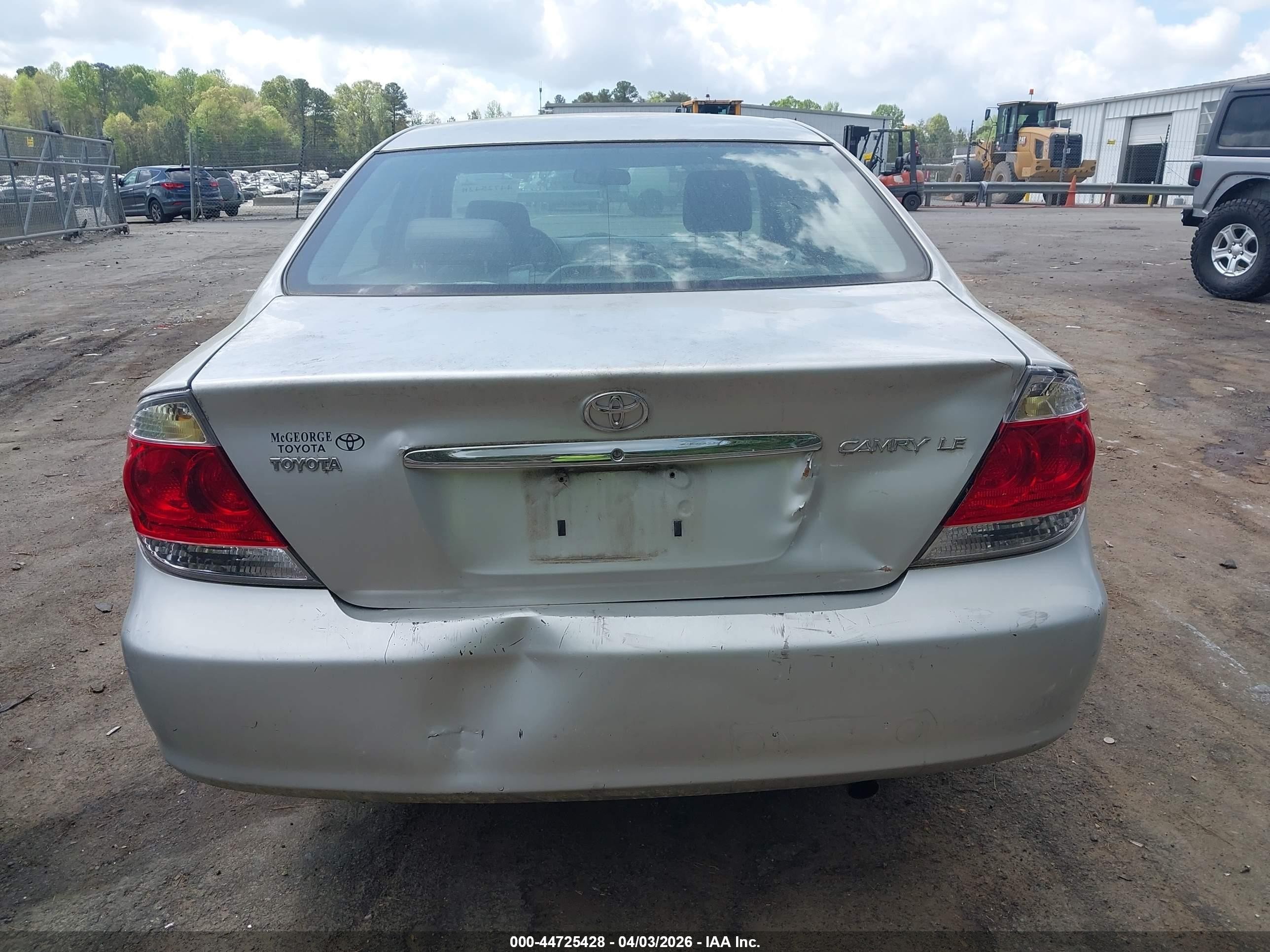 2005 Toyota Camry Le Silver vin: 4T1BE32K35U629550