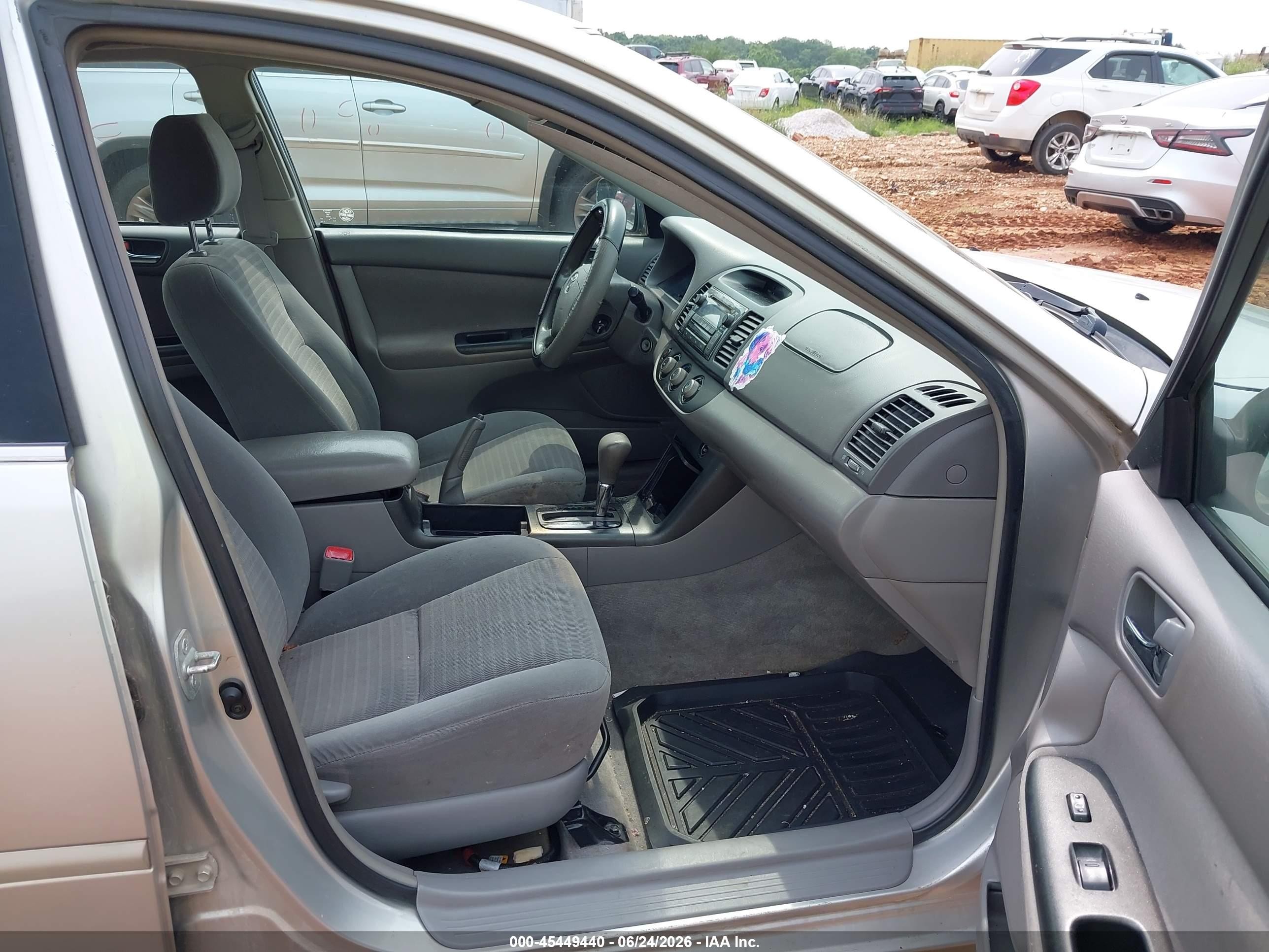 2005 Toyota Camry Std Silver vin: 4T1BE32K35U640029