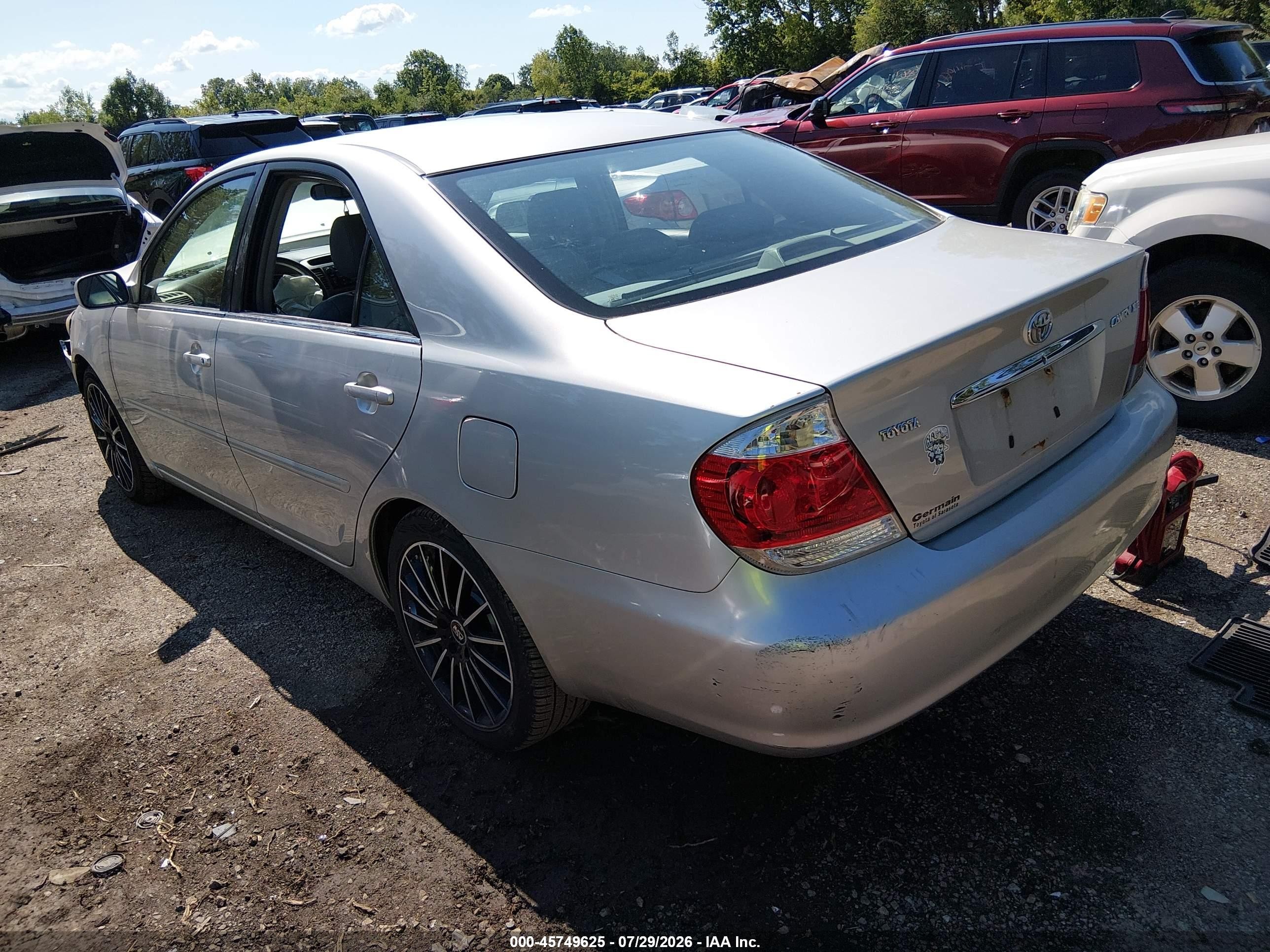 2005 Toyota Camry Xle Silver vin: 4T1BE32K35U961018