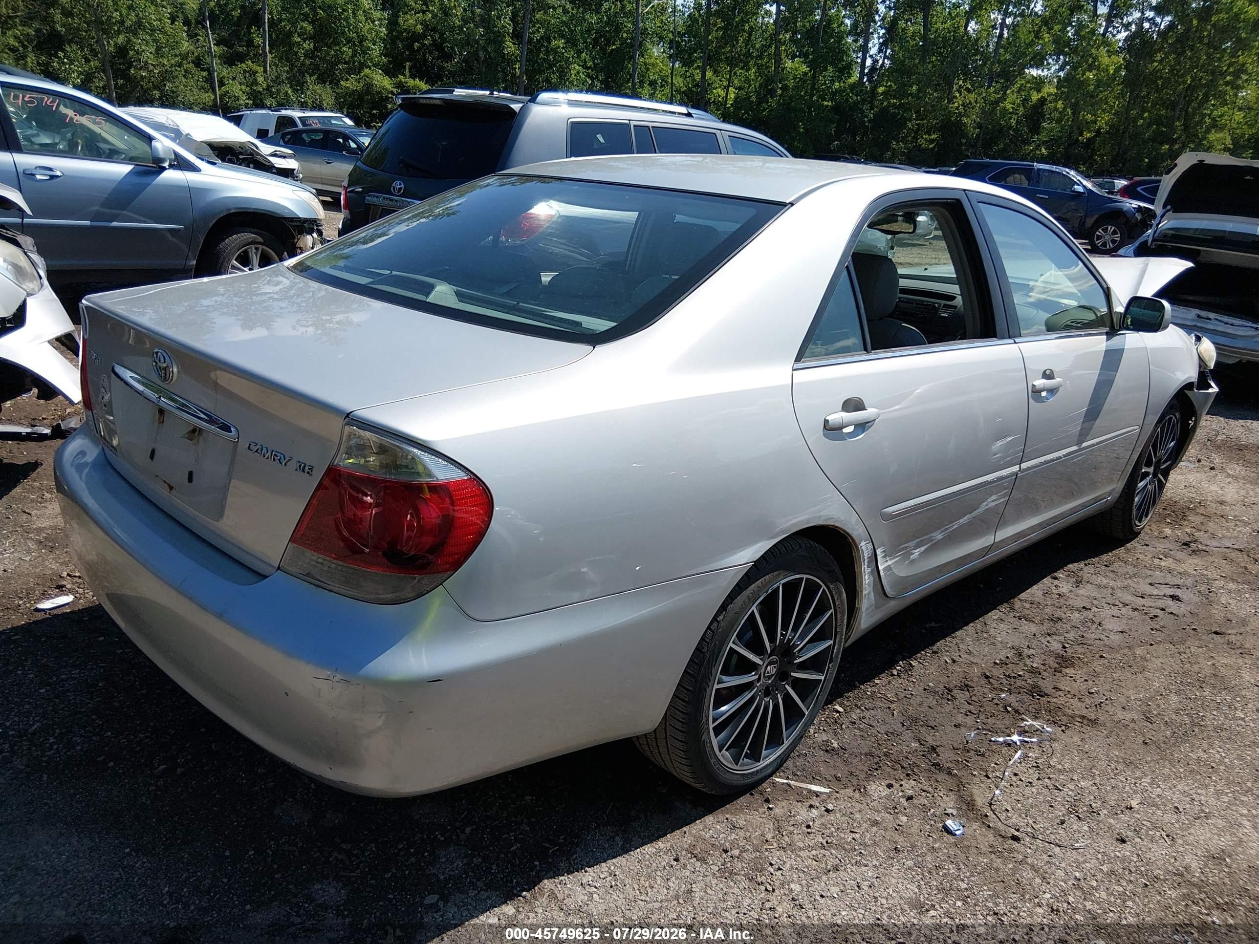 2005 Toyota Camry Xle Silver vin: 4T1BE32K35U961018