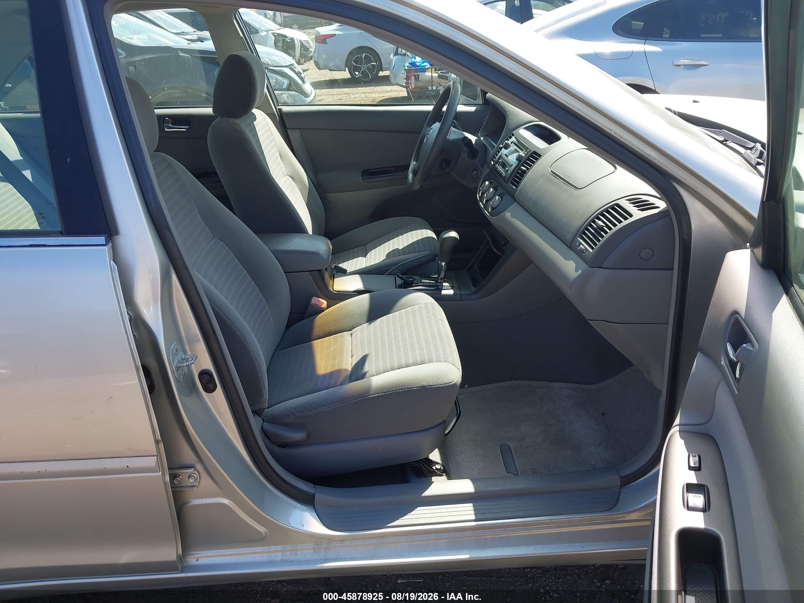 2005 Toyota Camry Le Silver vin: 4T1BE32K35U964520