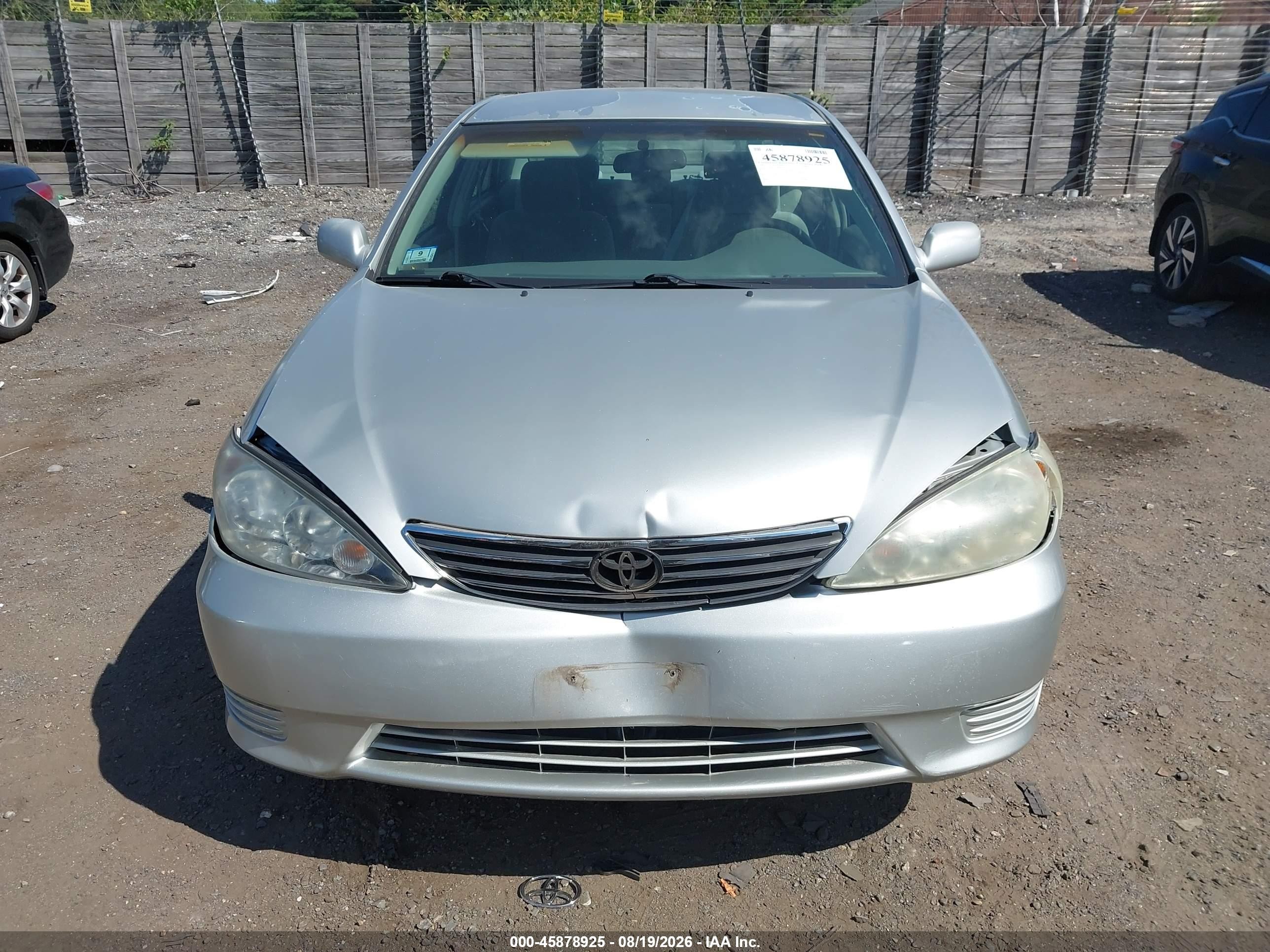 2005 Toyota Camry Le Silver vin: 4T1BE32K35U964520