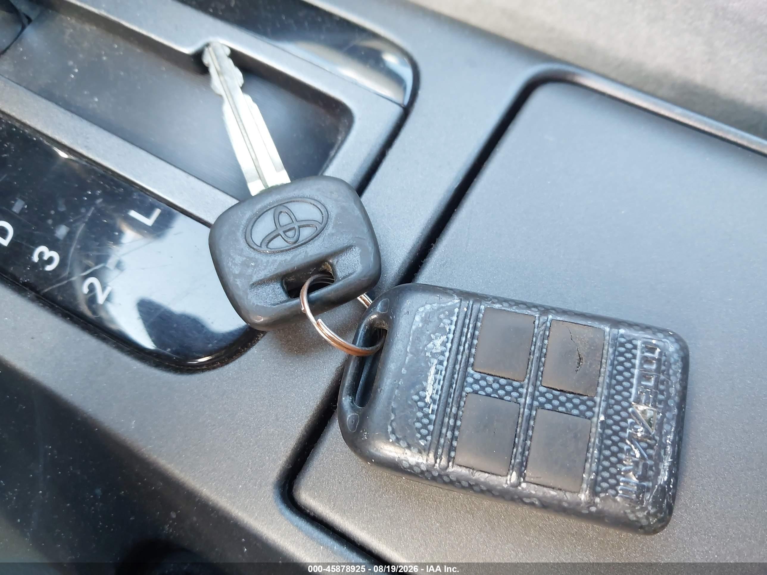 2005 Toyota Camry Le Silver vin: 4T1BE32K35U964520