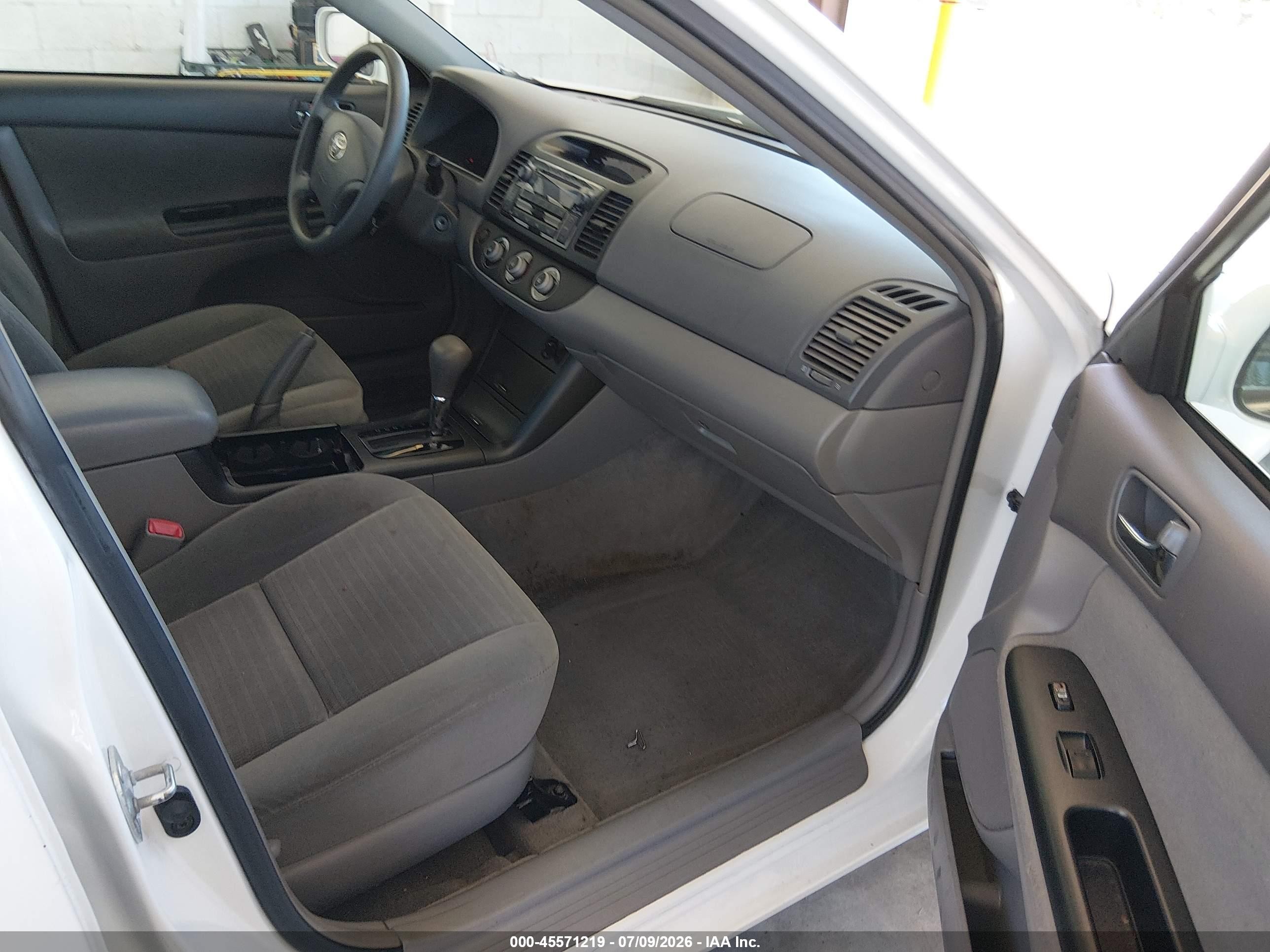 2006 Toyota Camry Le White vin: 4T1BE32K36U722702
