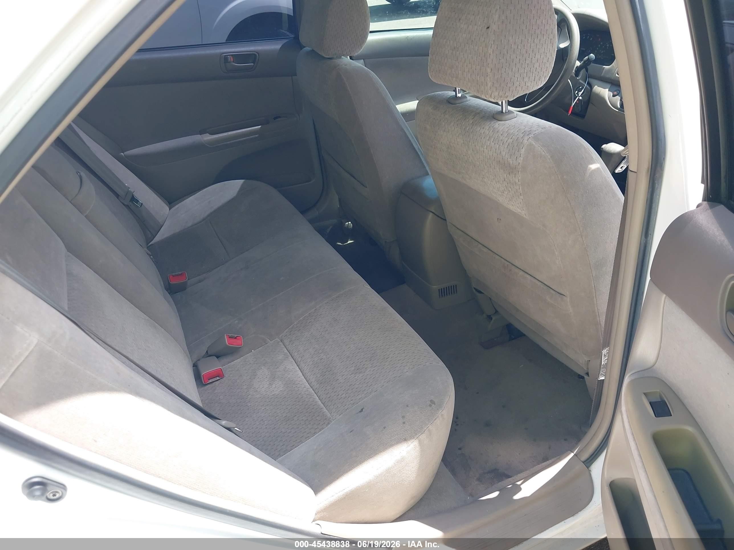 2002 Toyota Camry Le White vin: 4T1BE32K42U016042