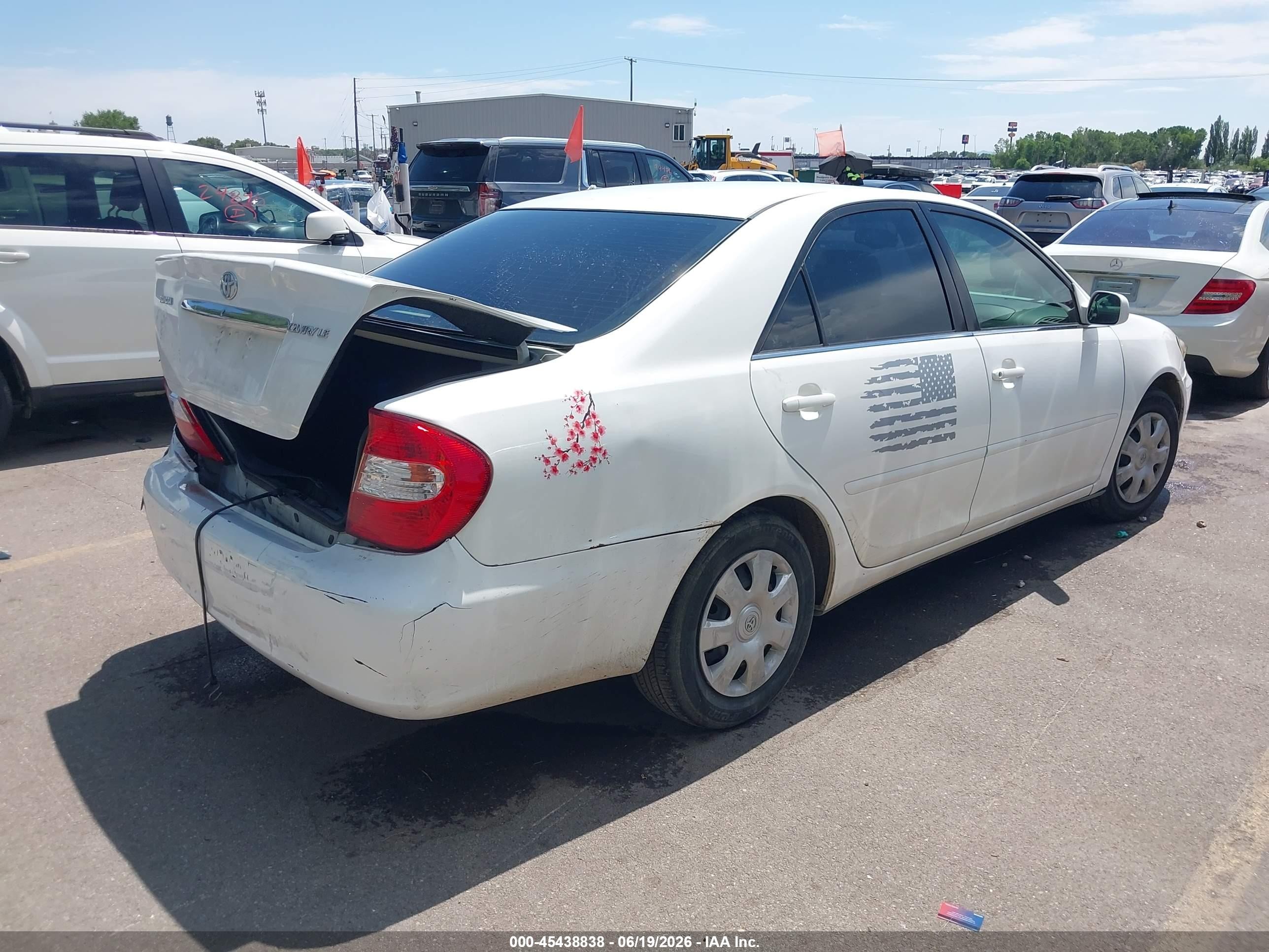 2002 Toyota Camry Le White vin: 4T1BE32K42U016042