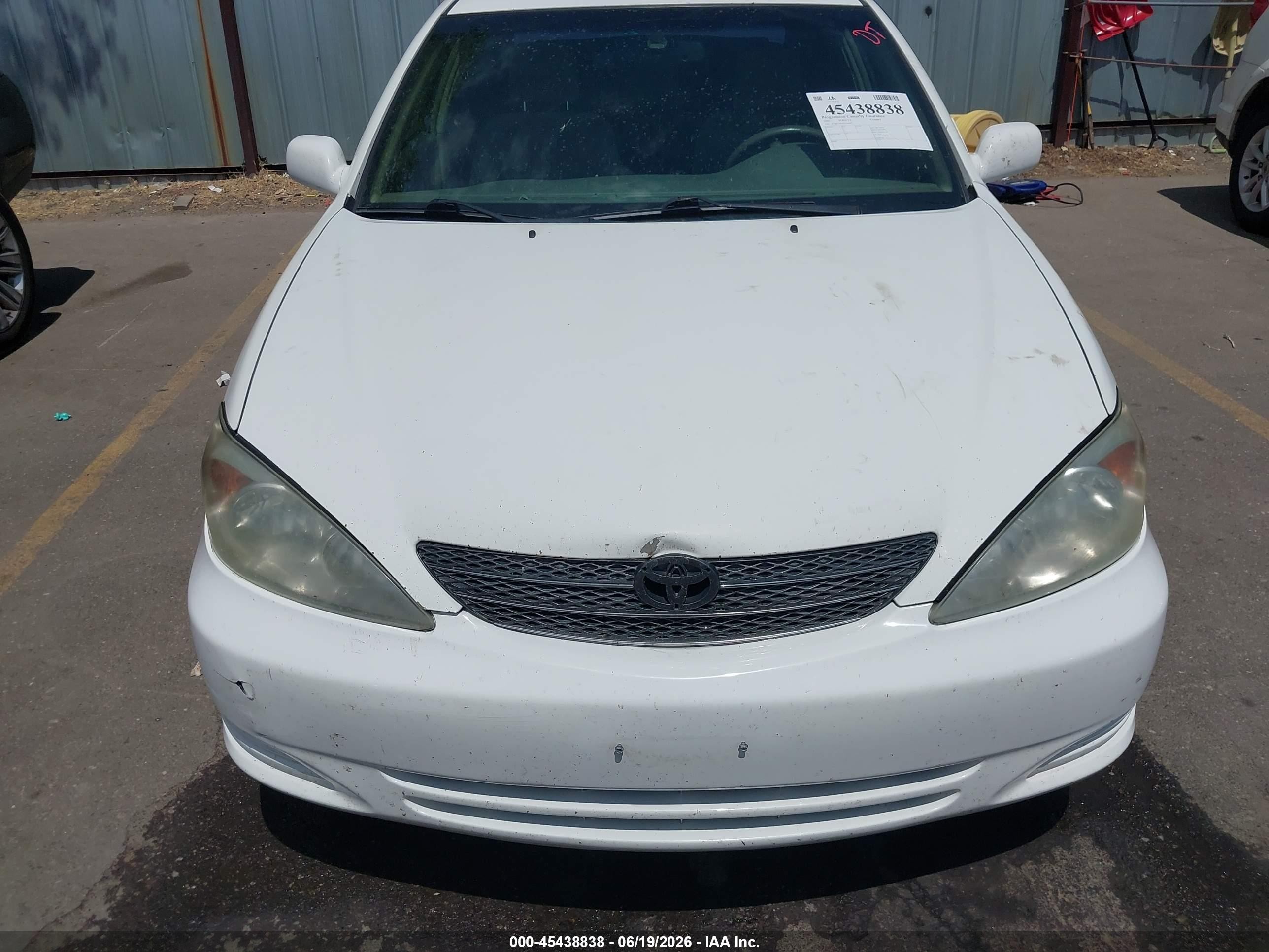 2002 Toyota Camry Le White vin: 4T1BE32K42U016042