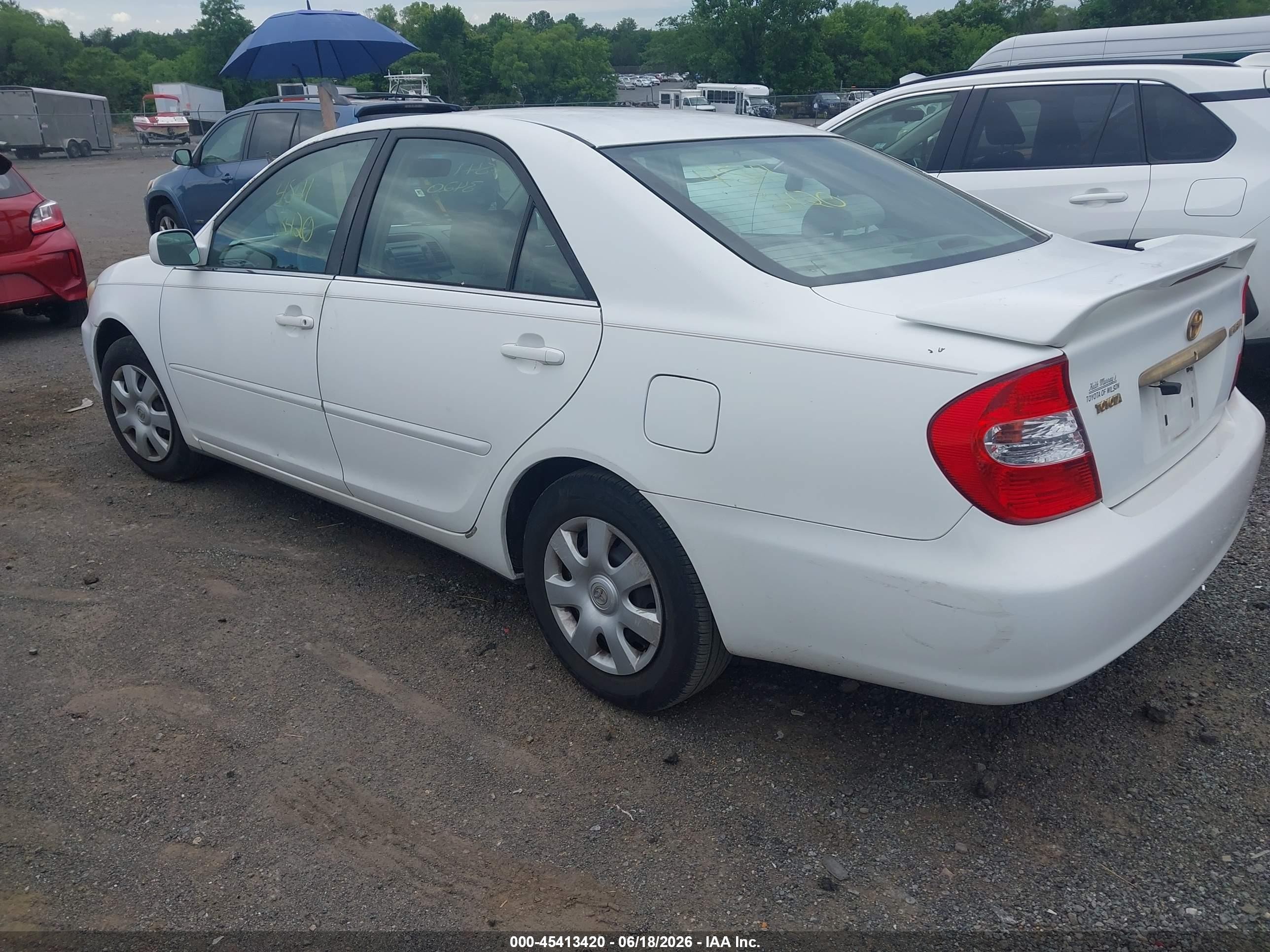 2002 Toyota Camry Le White vin: 4T1BE32K42U072031