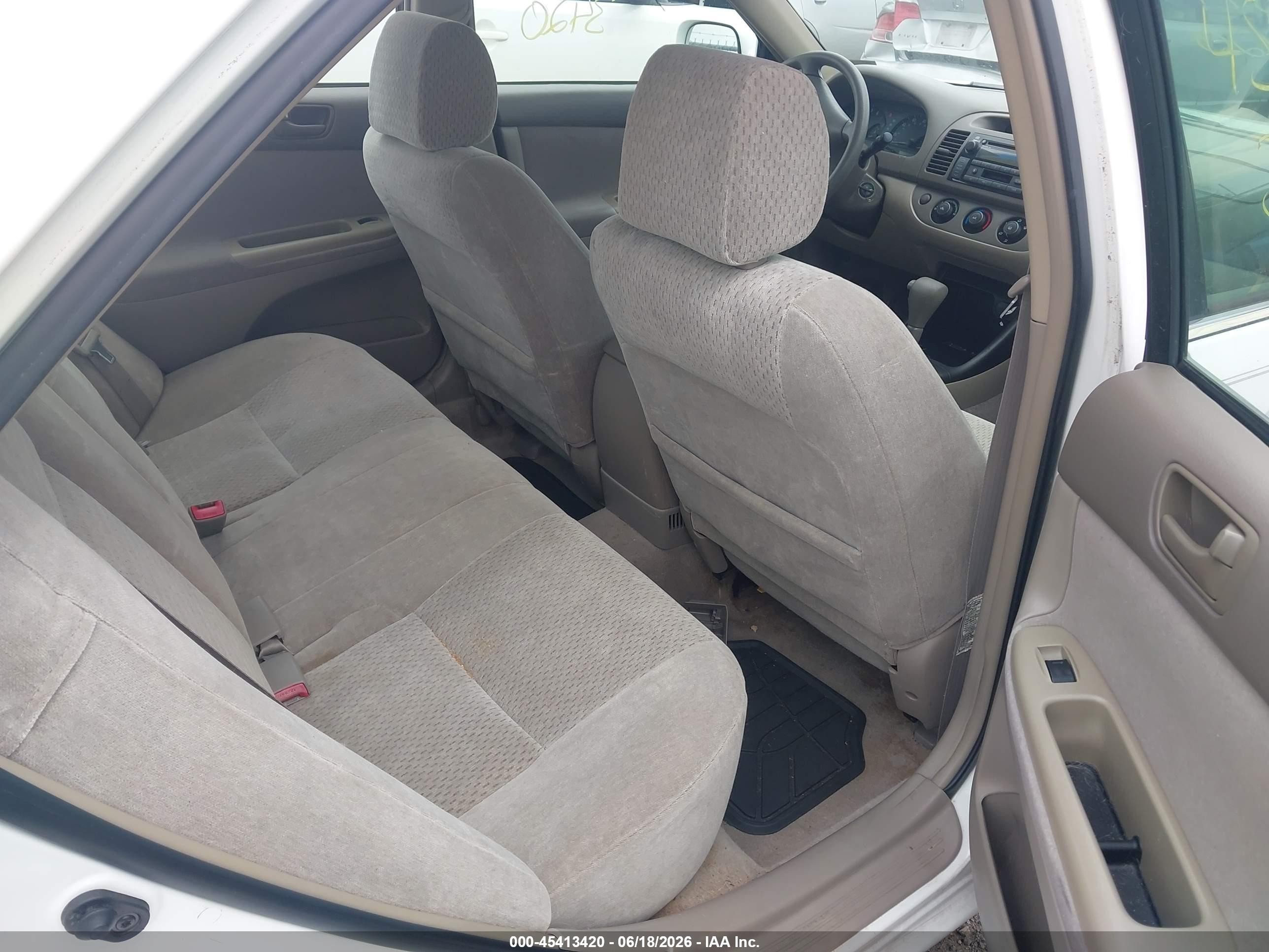 2002 Toyota Camry Le White vin: 4T1BE32K42U072031