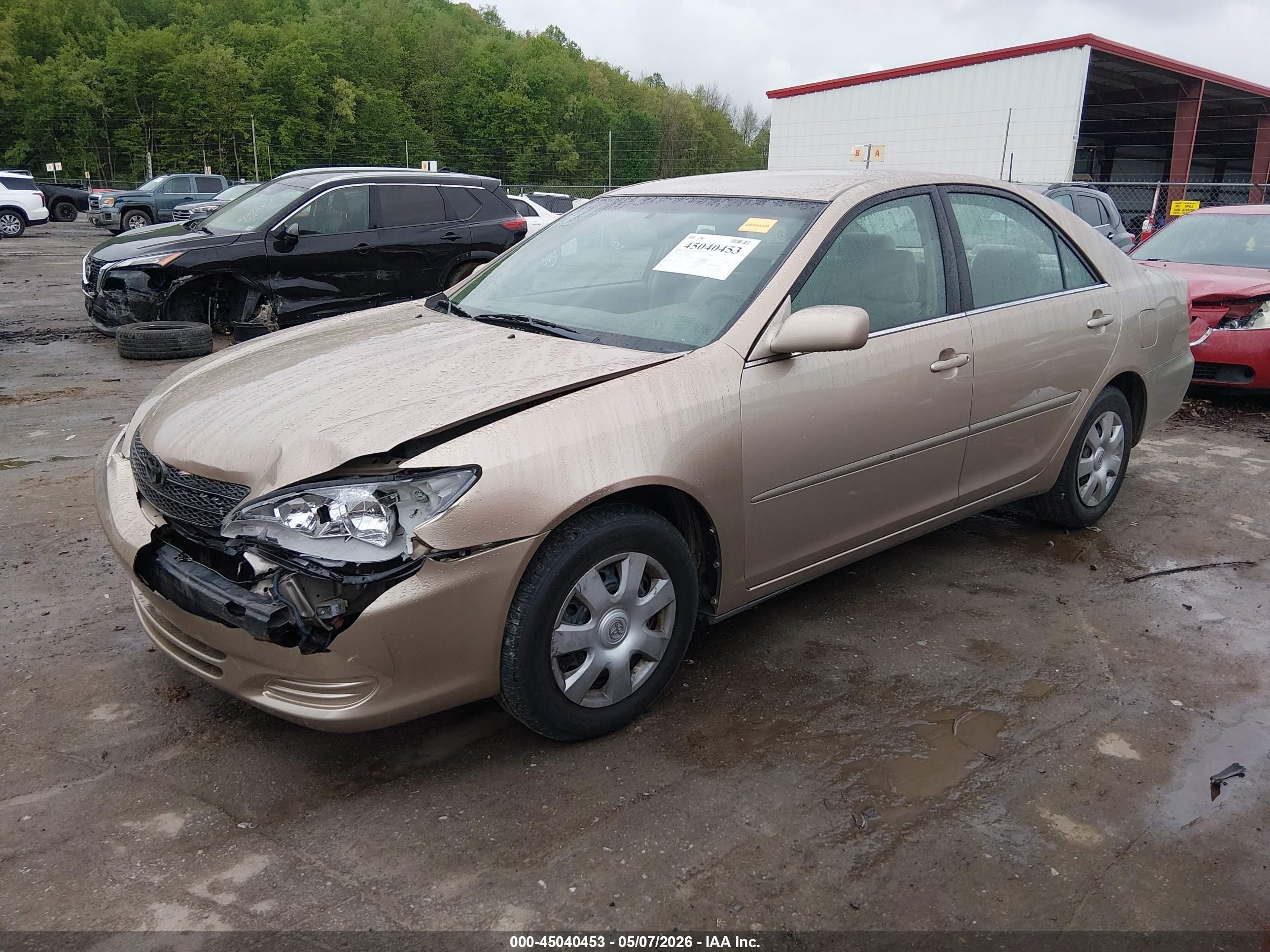 2002 Toyota Camry Le Gold vin: 4T1BE32K42U084910