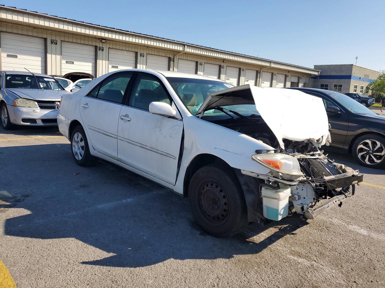 2002 Toyota Camry Le White vin: 4T1BE32K42U115704