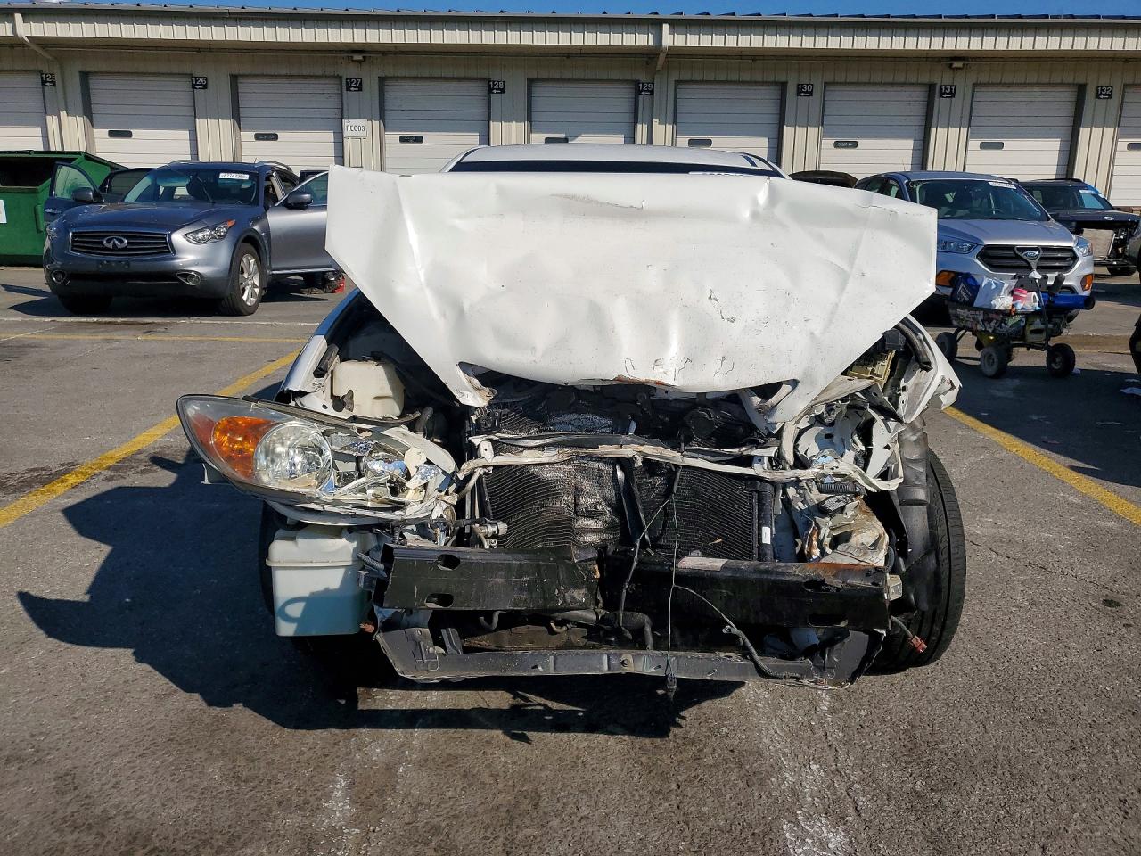 2002 Toyota Camry Le White vin: 4T1BE32K42U115704