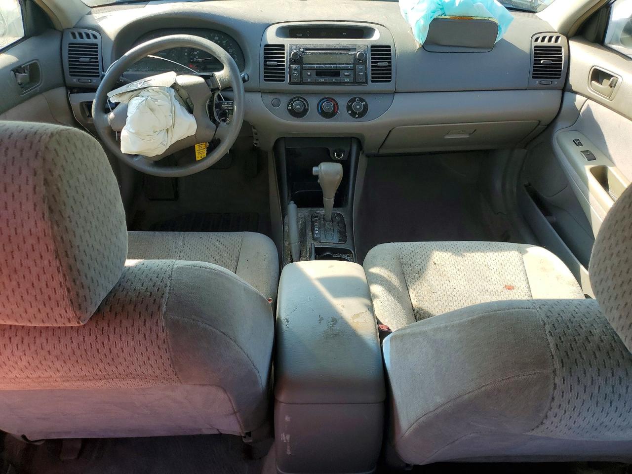 2002 Toyota Camry Le White vin: 4T1BE32K42U115704