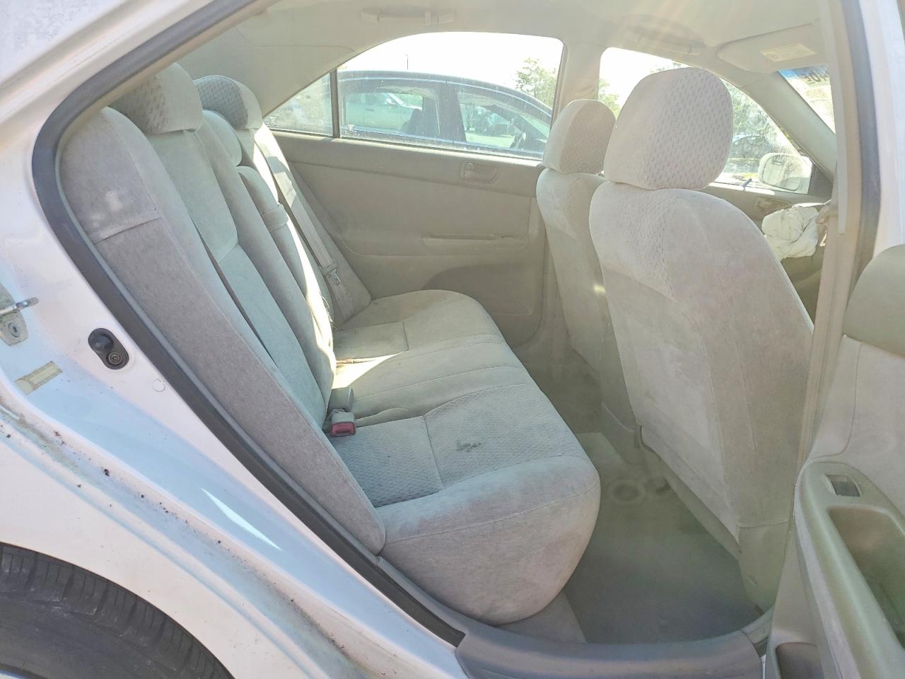 2002 Toyota Camry Le White vin: 4T1BE32K42U115704