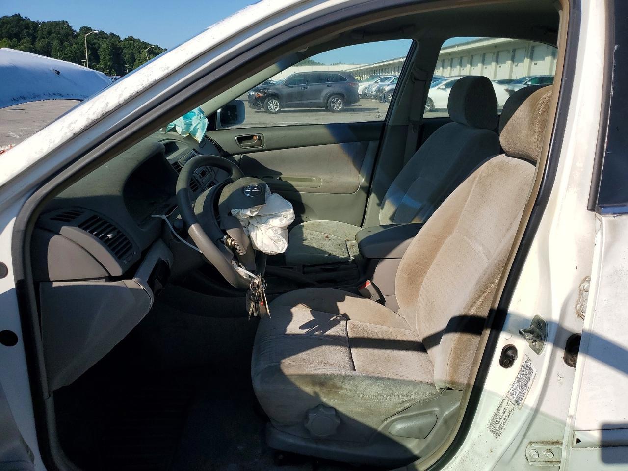 2002 Toyota Camry Le White vin: 4T1BE32K42U115704