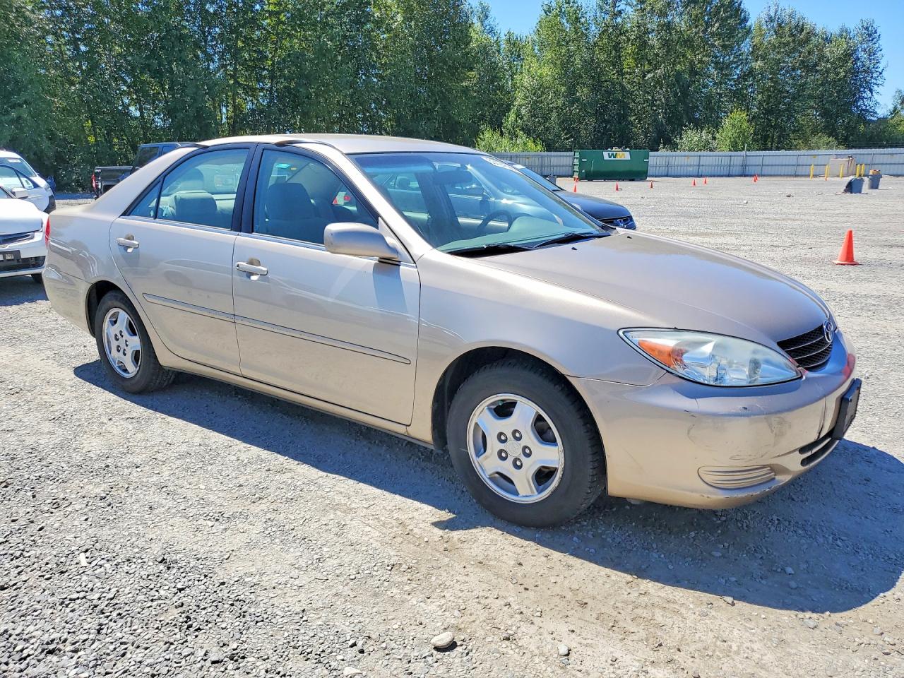 2002 Toyota Camry Le Gold vin: 4T1BE32K42U520915
