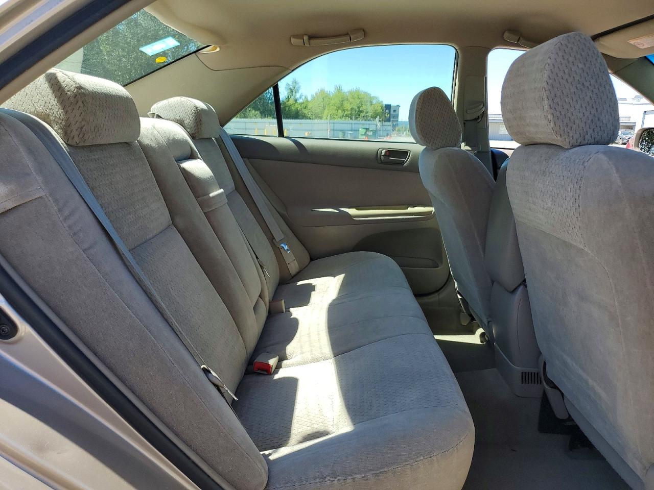 2002 Toyota Camry Le Gold vin: 4T1BE32K42U520915