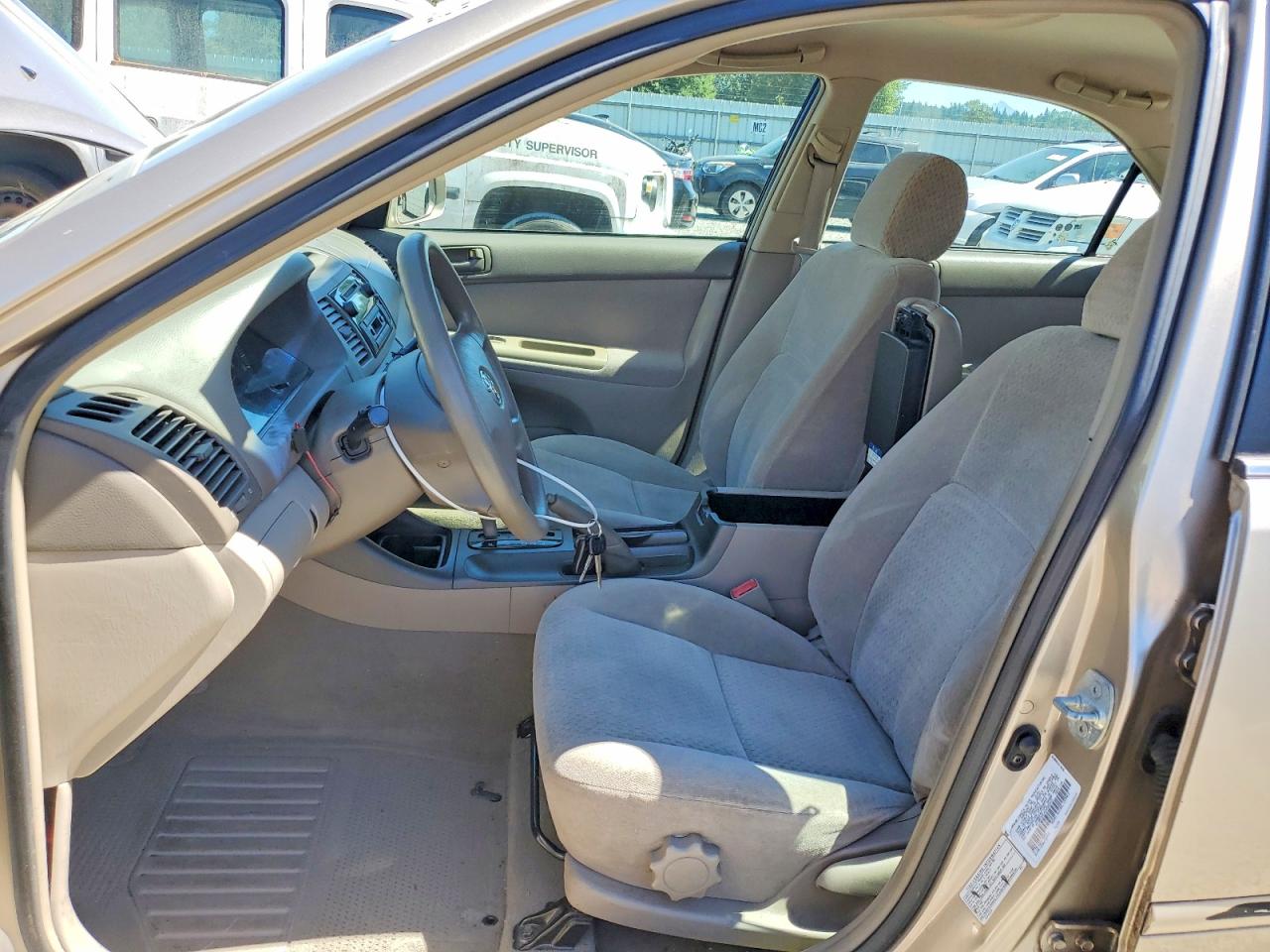 2002 Toyota Camry Le Gold vin: 4T1BE32K42U520915