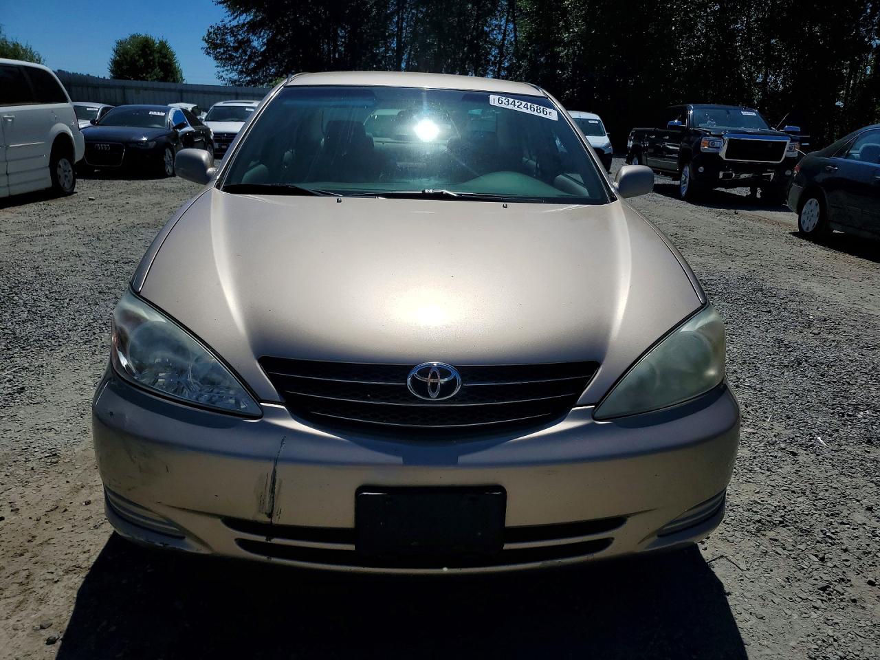 2002 Toyota Camry Le Gold vin: 4T1BE32K42U520915