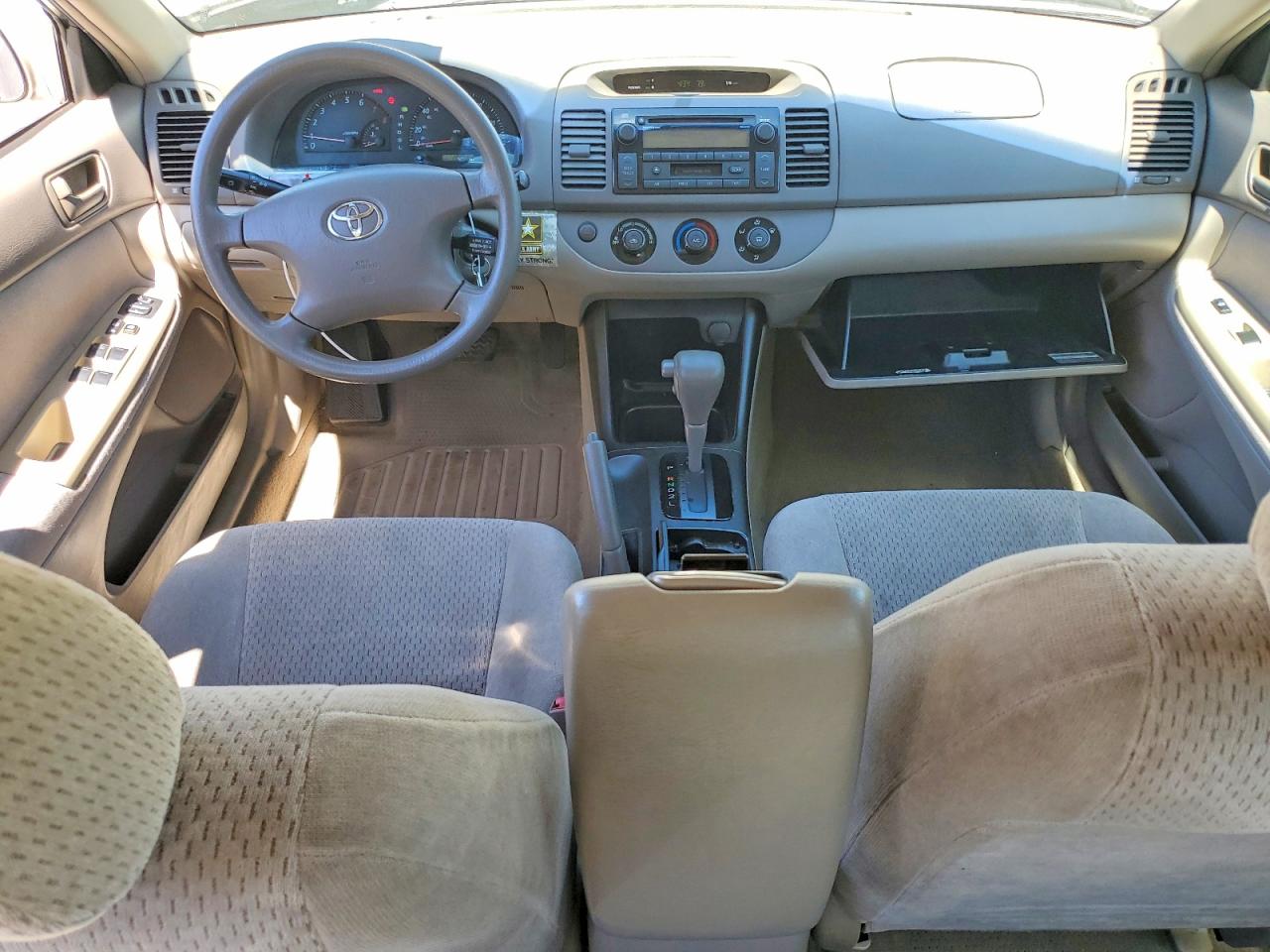 2002 Toyota Camry Le Gold vin: 4T1BE32K42U520915
