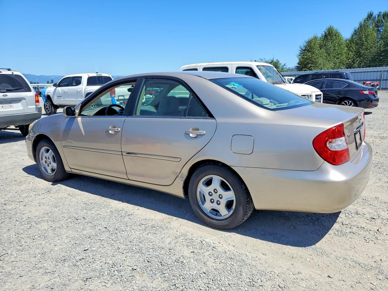 2002 Toyota Camry Le Gold vin: 4T1BE32K42U520915