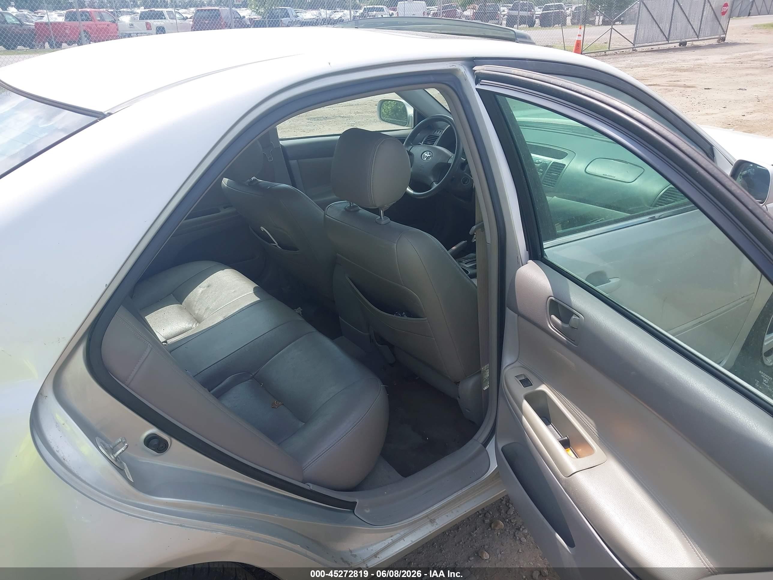 2002 Toyota Camry Le Silver vin: 4T1BE32K42U551324