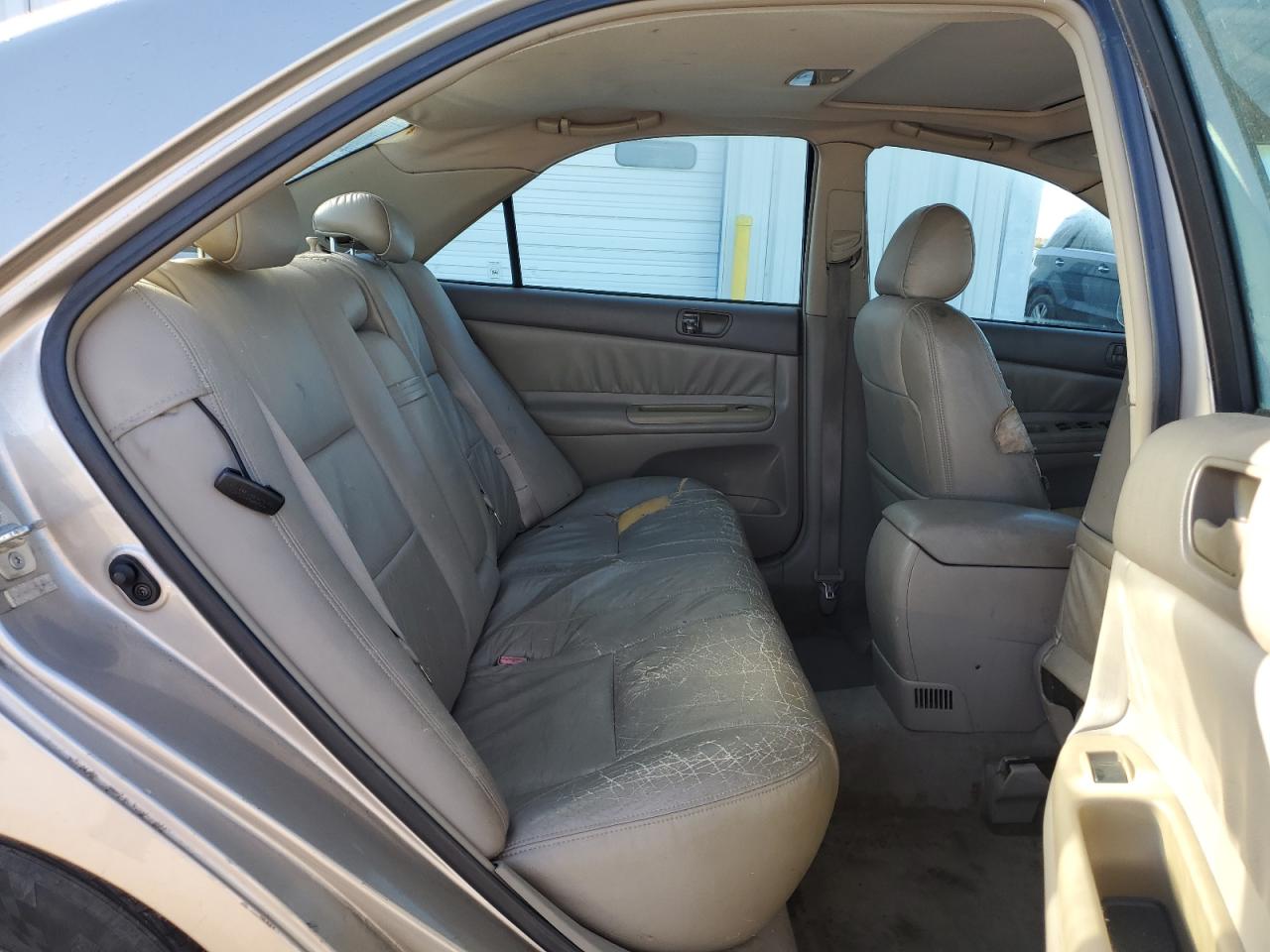 2002 Toyota Camry Le Tan vin: 4T1BE32K42U594657